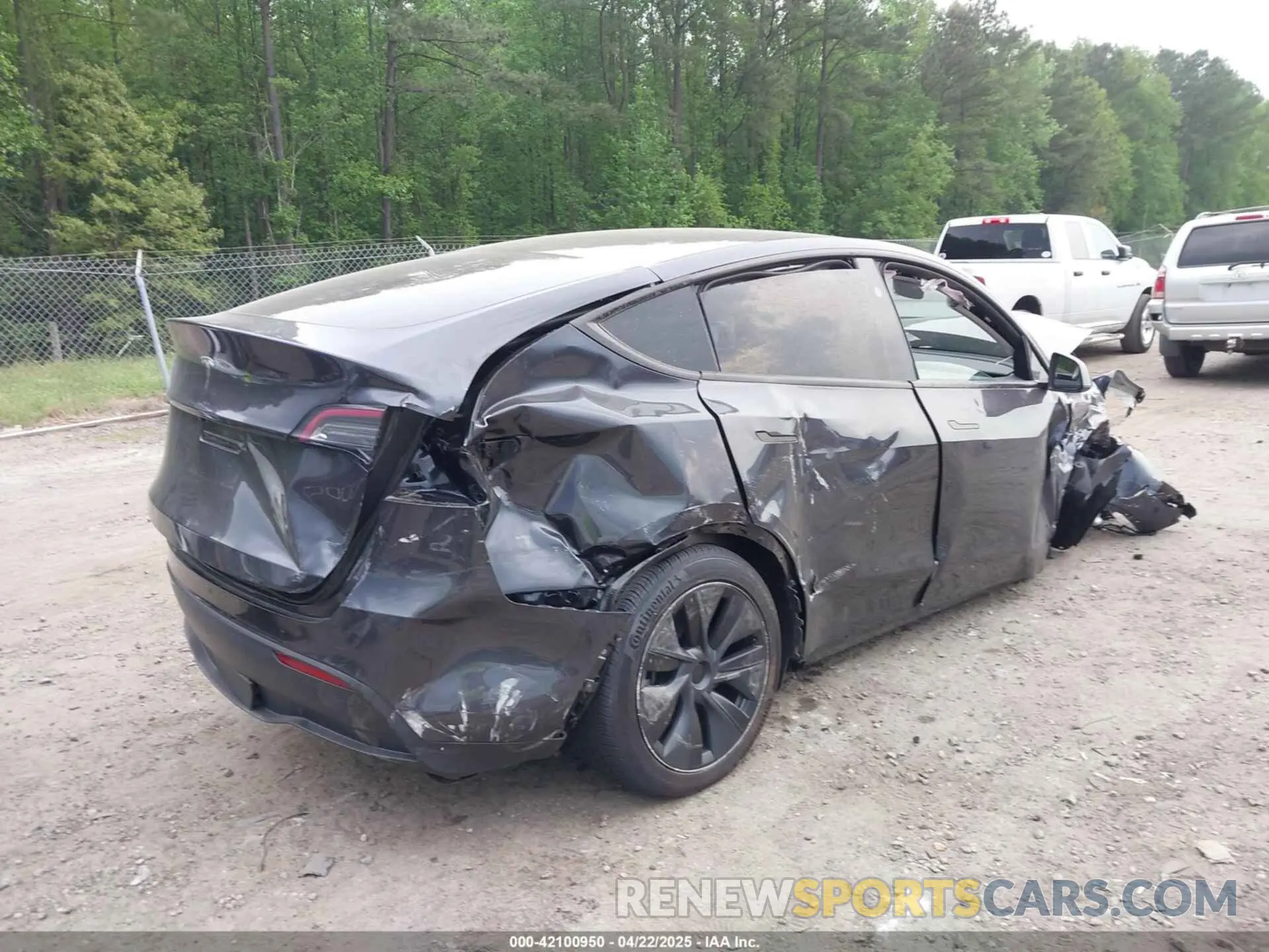 4 Photograph of a damaged car 7SAYGDED7SA373235 TESLA MODEL Y 2025