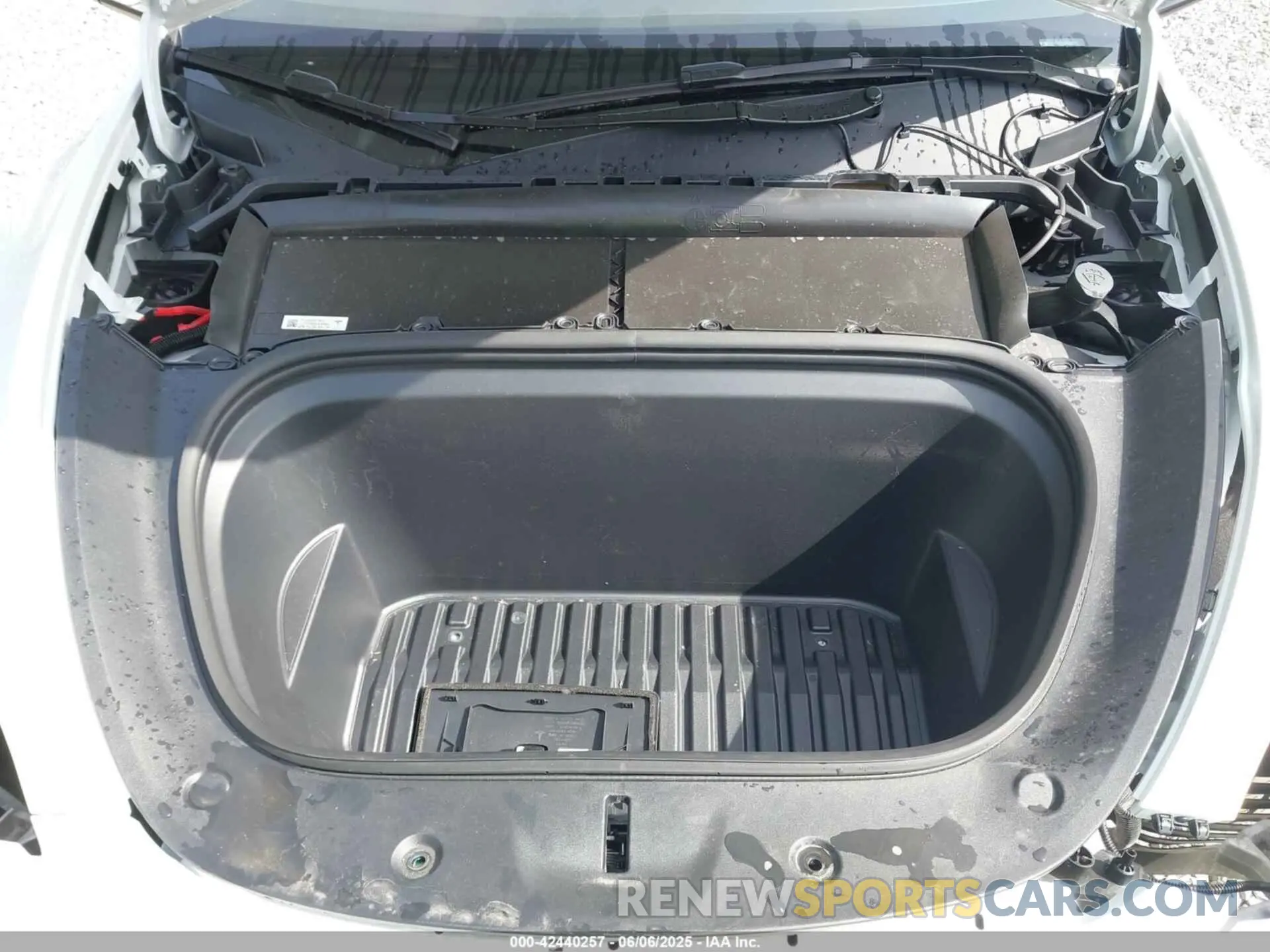 10 Photograph of a damaged car 7SAYGDED8SA351745 TESLA MODEL Y 2025