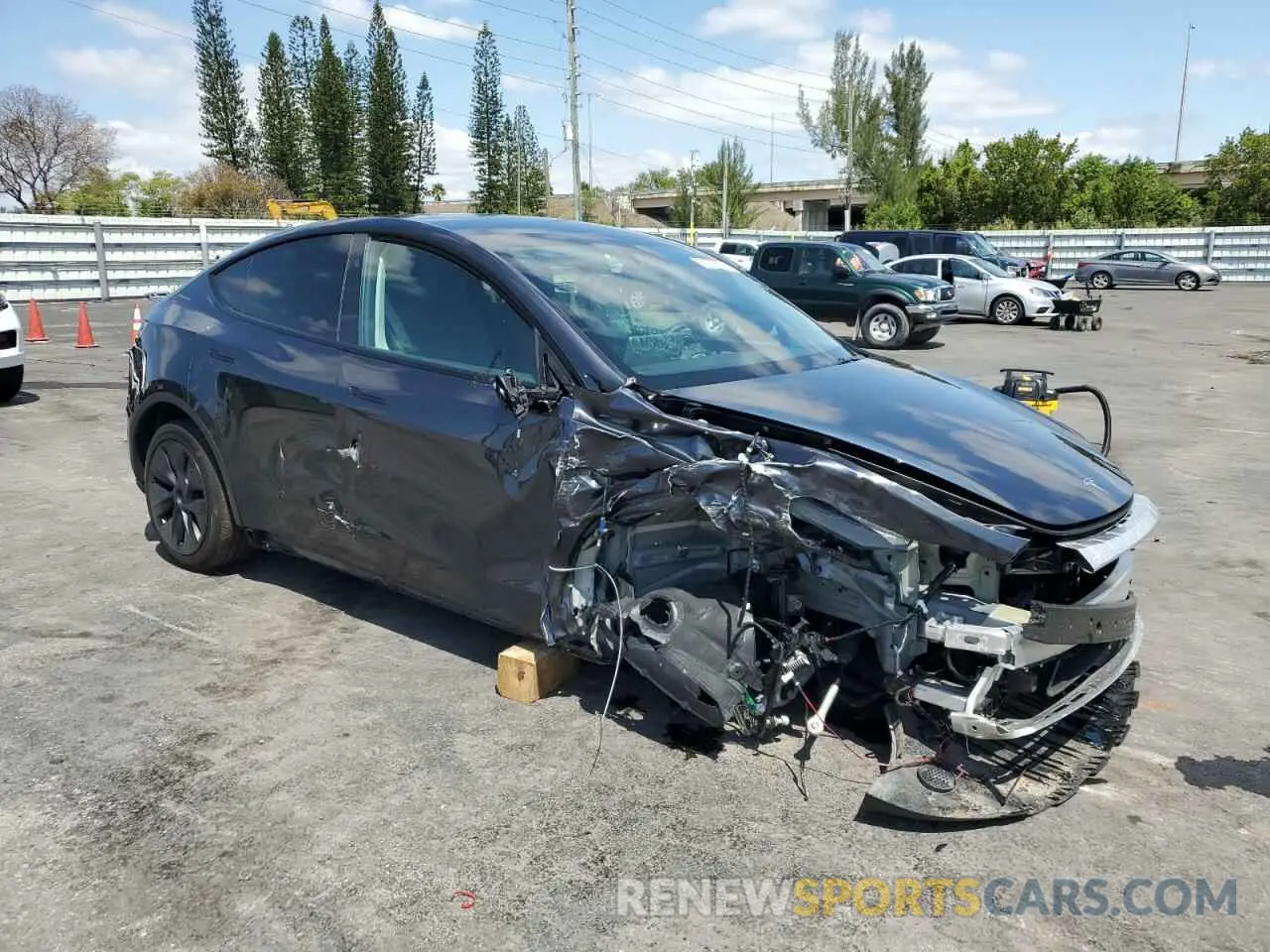 4 Фотография поврежденного автомобиля 7SAYGDED8SF241779 TESLA MODEL Y 2025