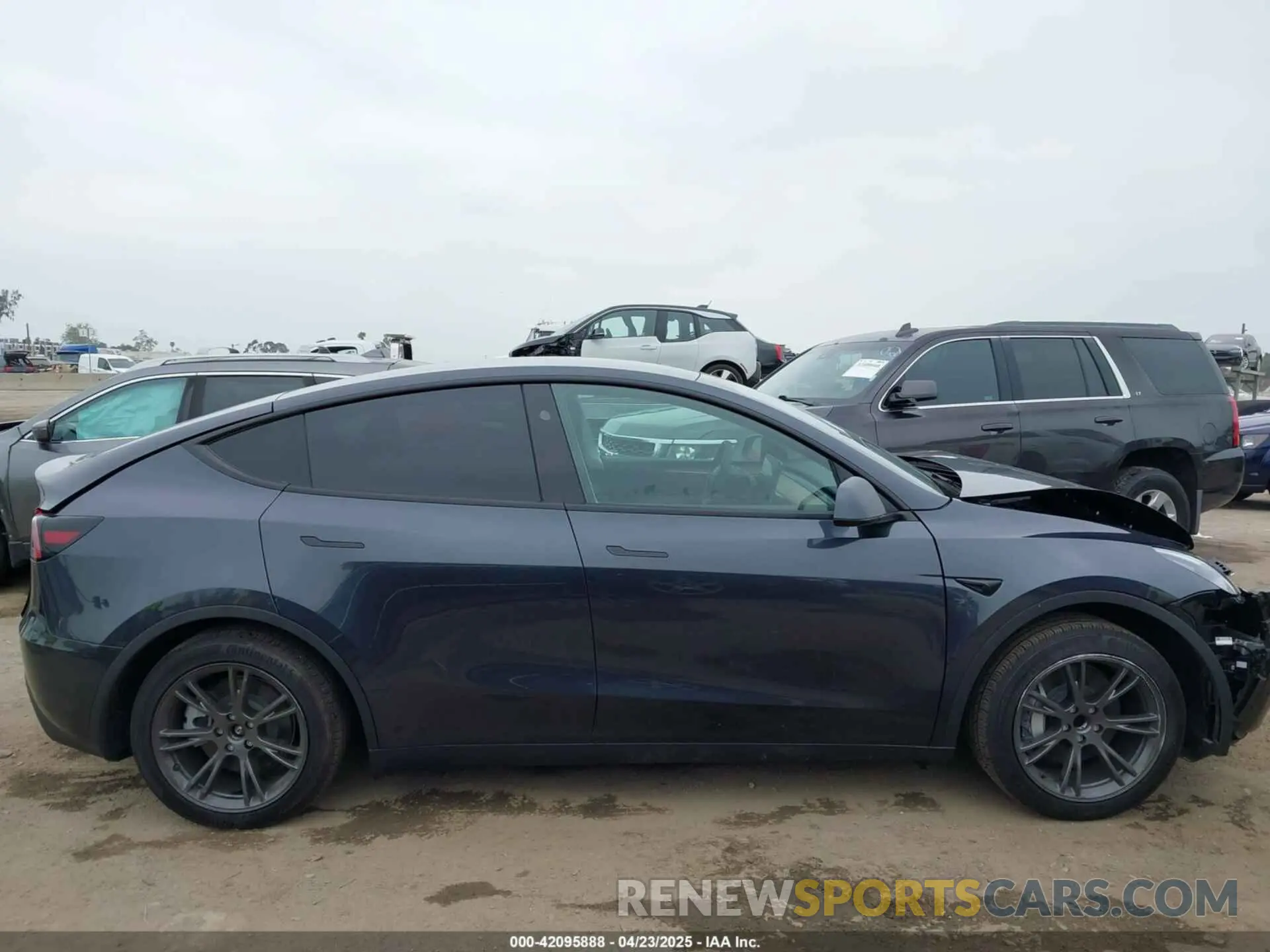 14 Photograph of a damaged car 7SAYGDED8SF259764 TESLA MODEL Y 2025