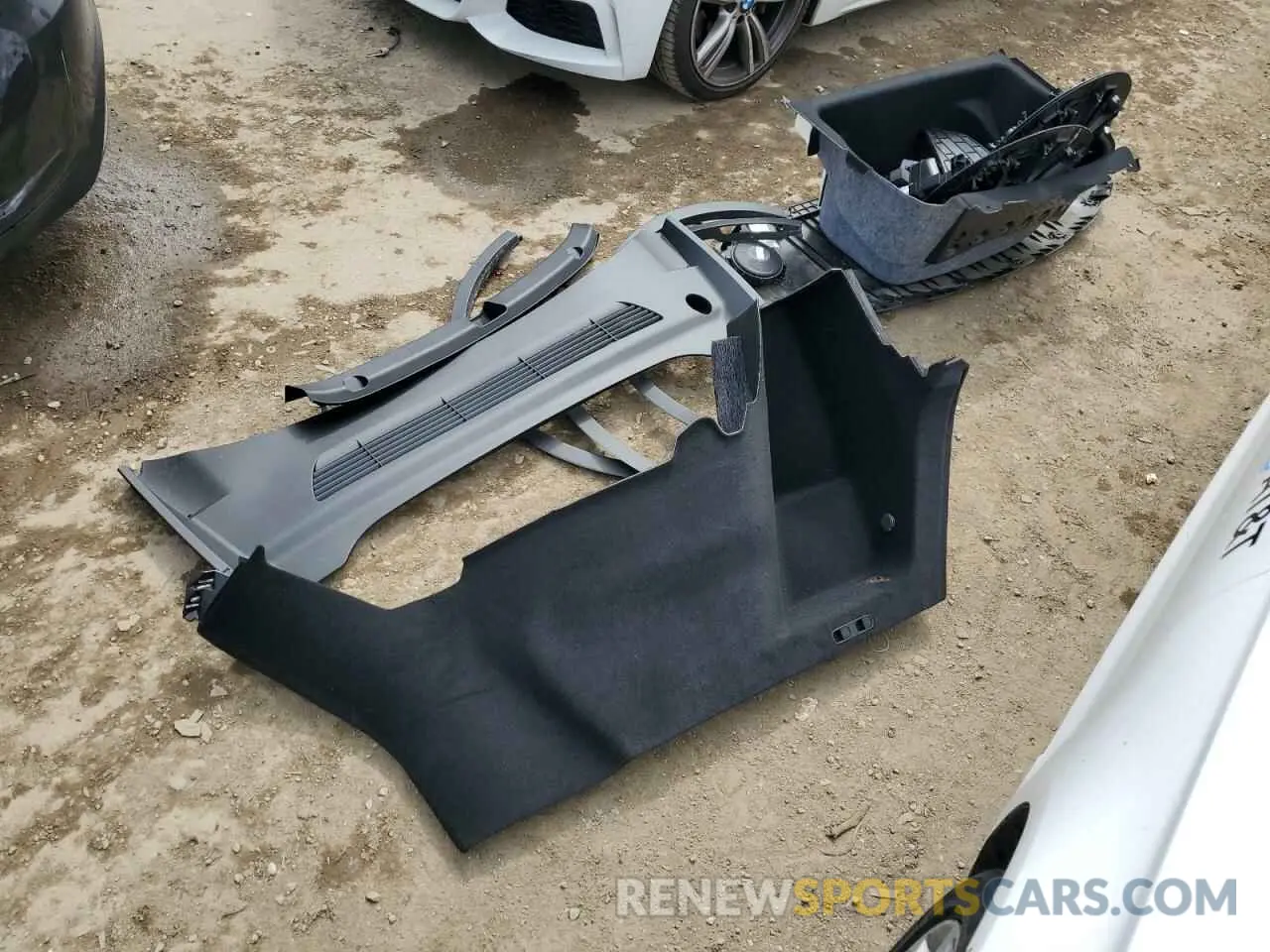15 Photograph of a damaged car 7SAYGDED8SF279304 TESLA MODEL Y 2025