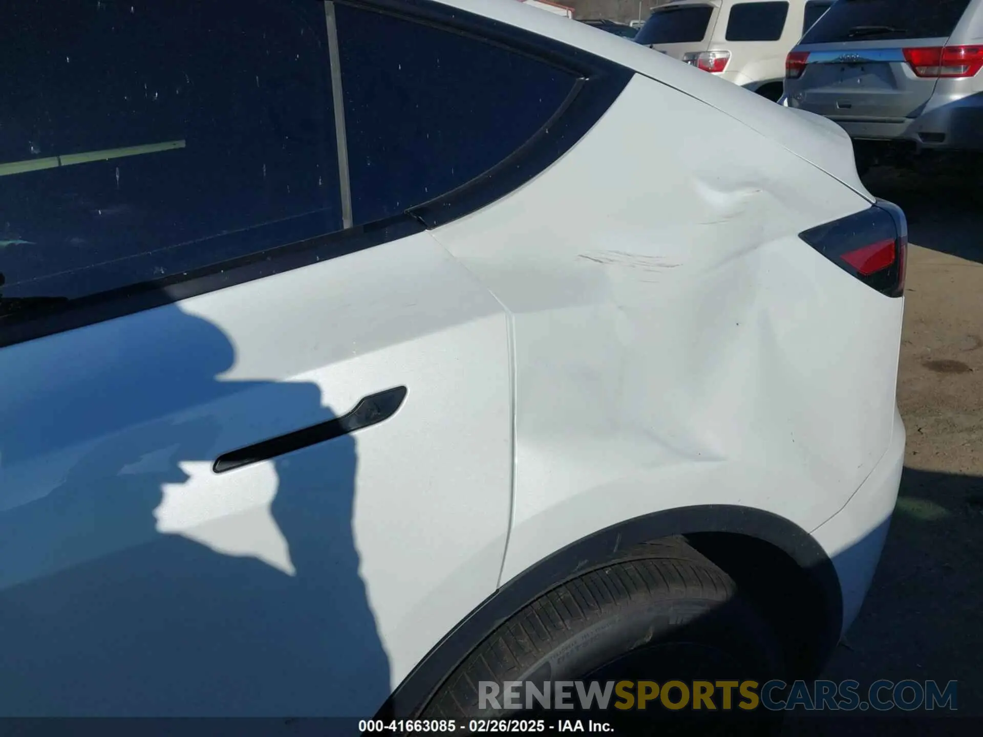 19 Photograph of a damaged car 7SAYGDED9SA342374 TESLA MODEL Y 2025