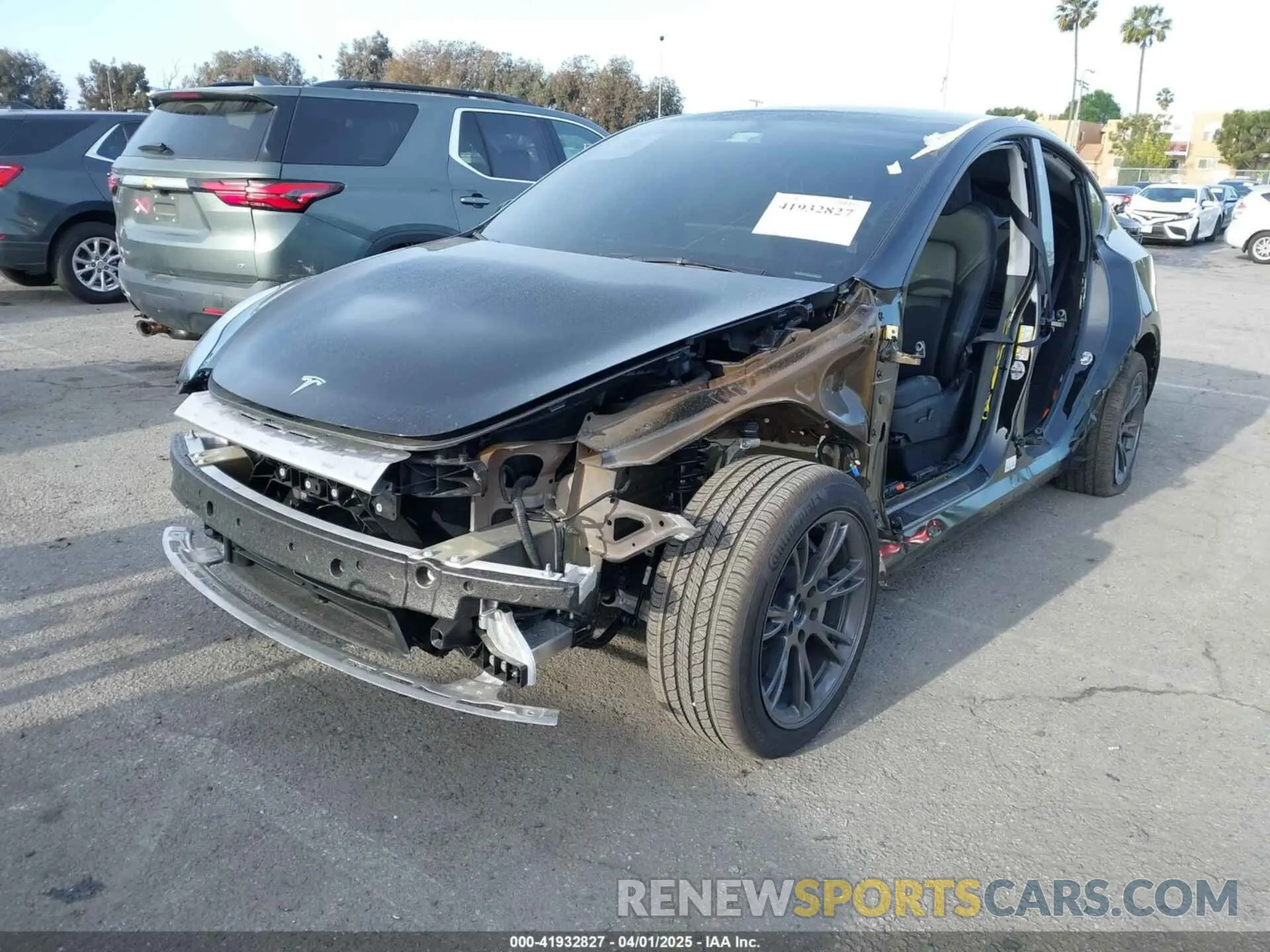 2 Фотография поврежденного автомобиля 7SAYGDED9SF304730 TESLA MODEL Y 2025