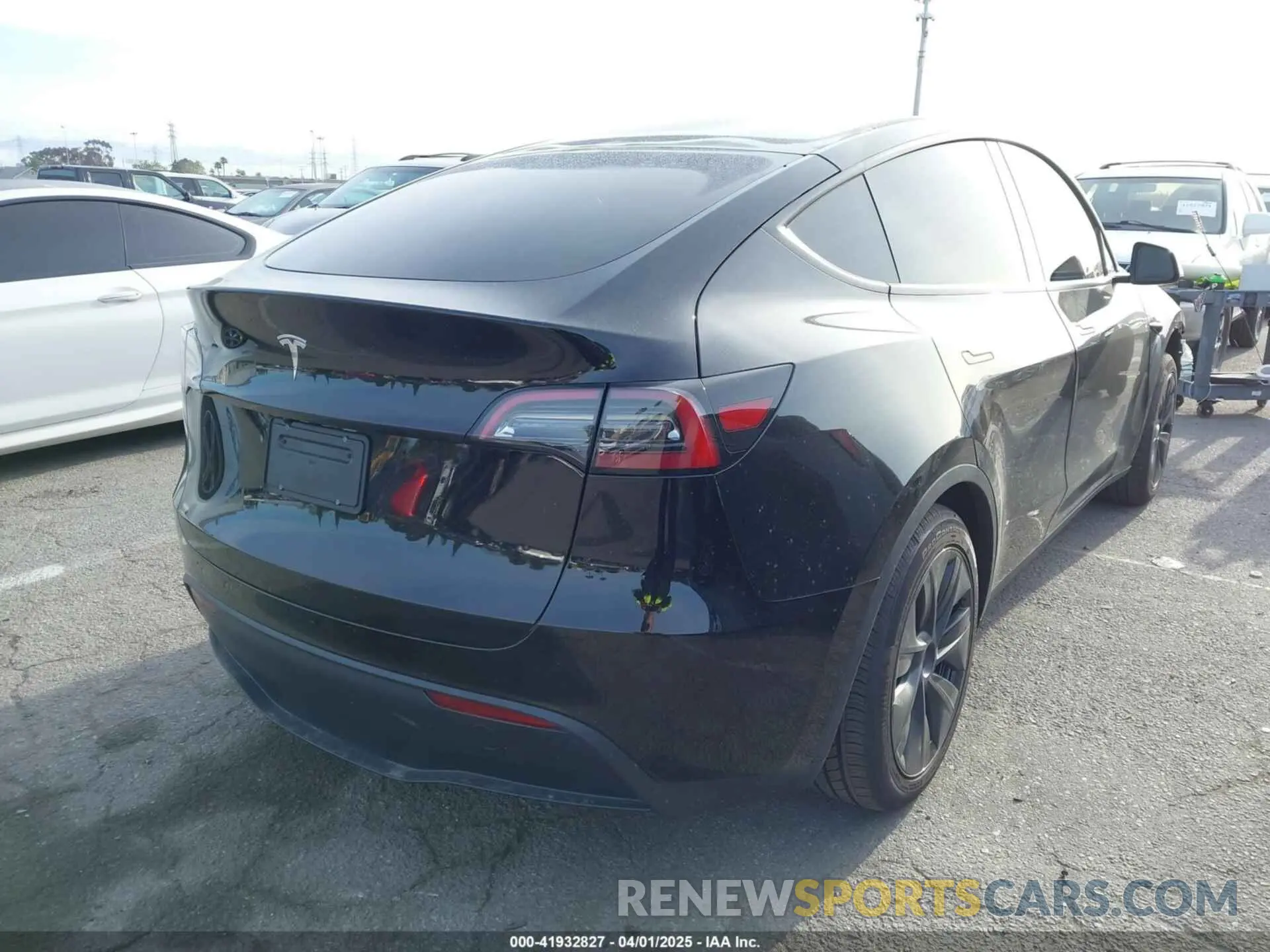 4 Фотография поврежденного автомобиля 7SAYGDED9SF304730 TESLA MODEL Y 2025