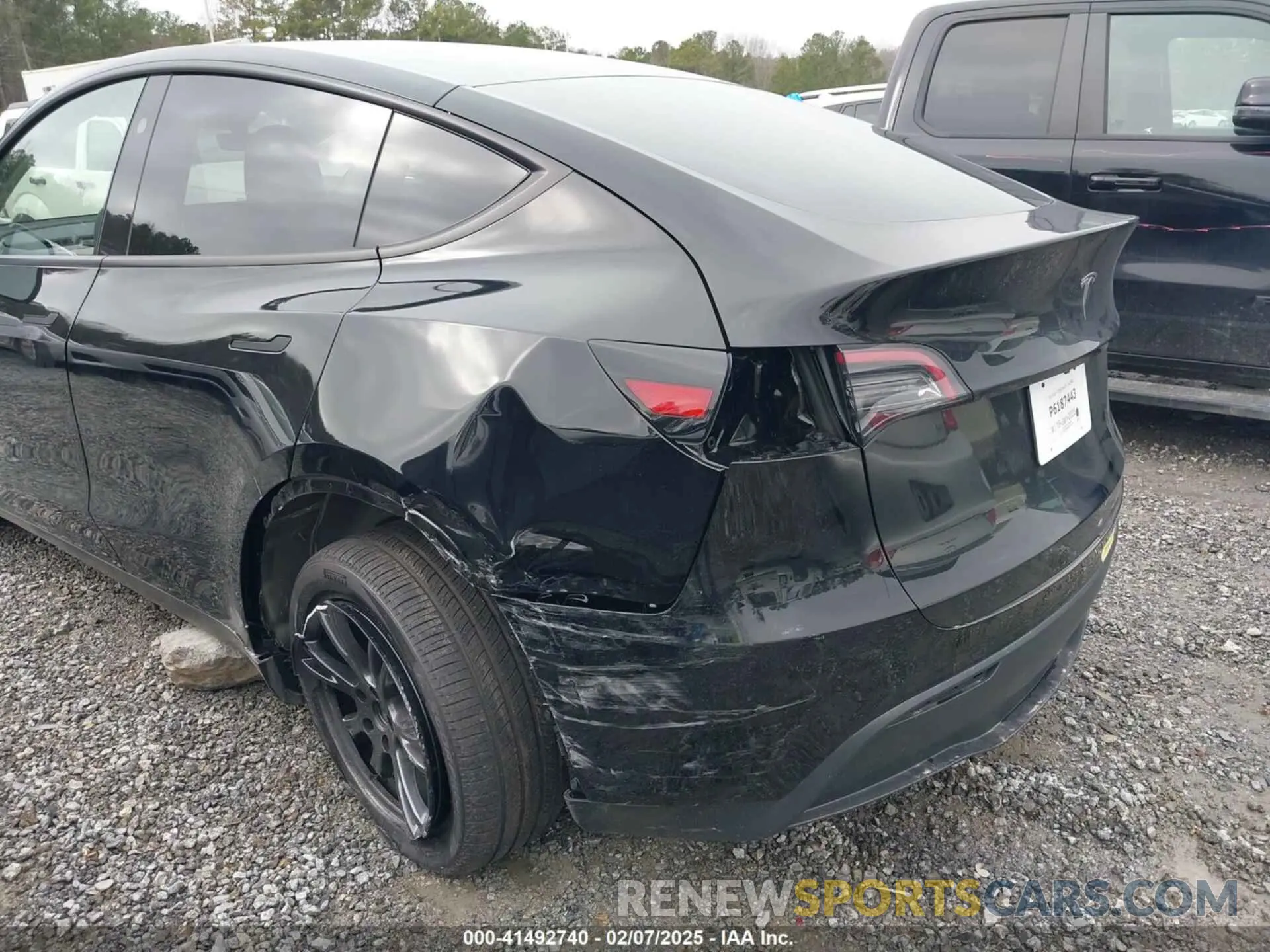 6 Photograph of a damaged car 7SAYGDEDXSA349480 TESLA MODEL Y 2025