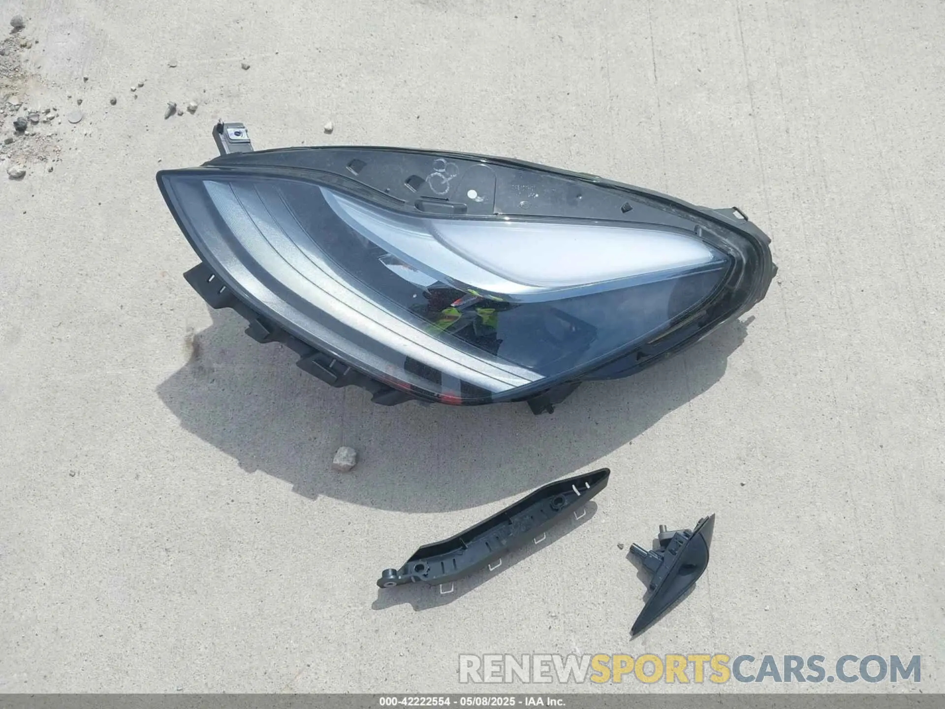 22 Photograph of a damaged car 7SAYGDEDXSA355554 TESLA MODEL Y 2025