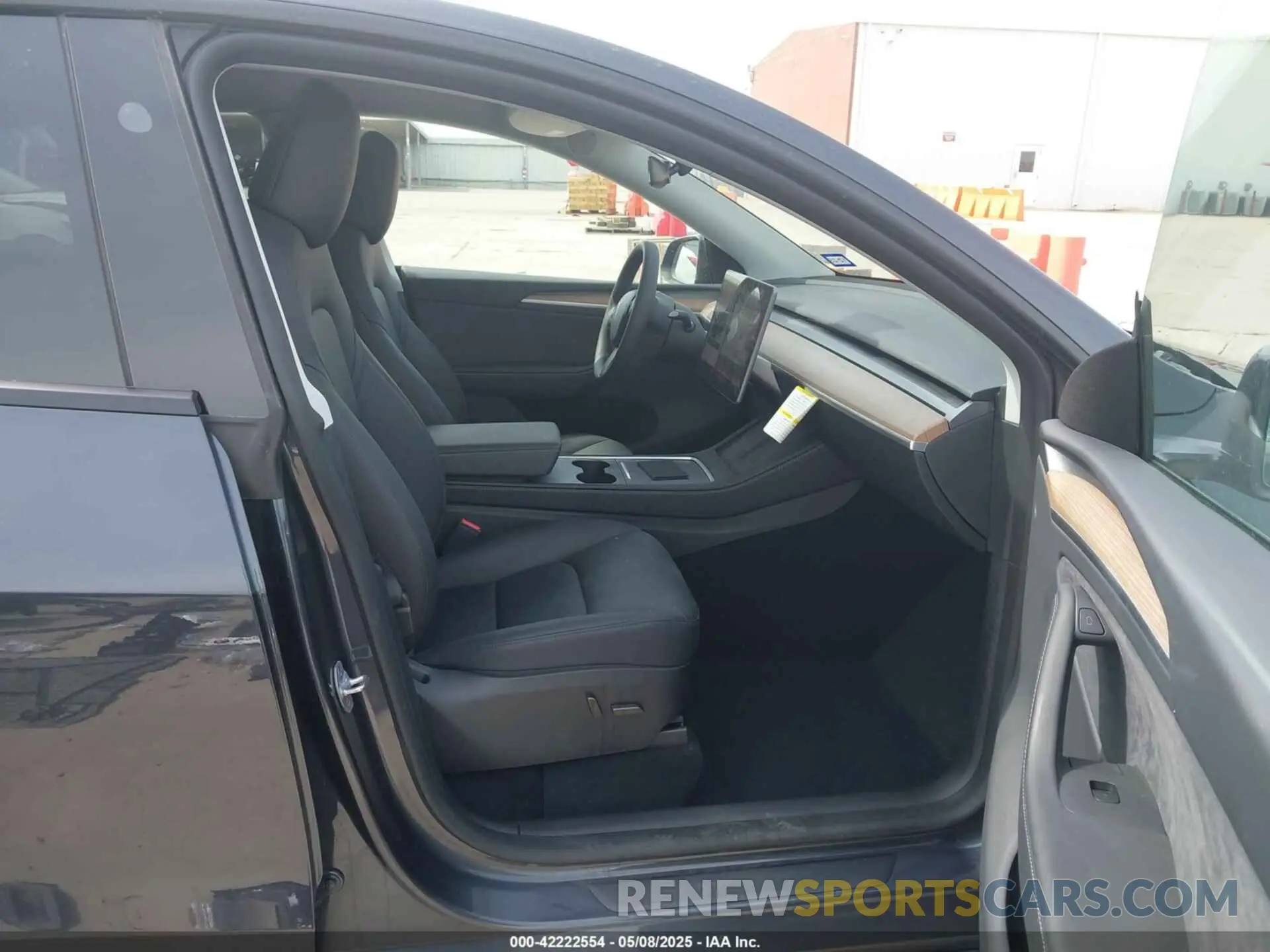 5 Photograph of a damaged car 7SAYGDEDXSA355554 TESLA MODEL Y 2025