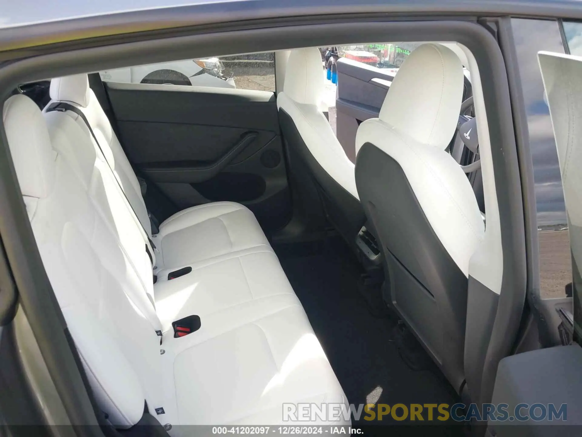 8 Photograph of a damaged car 7SAYGDEDXSF228628 TESLA MODEL Y 2025