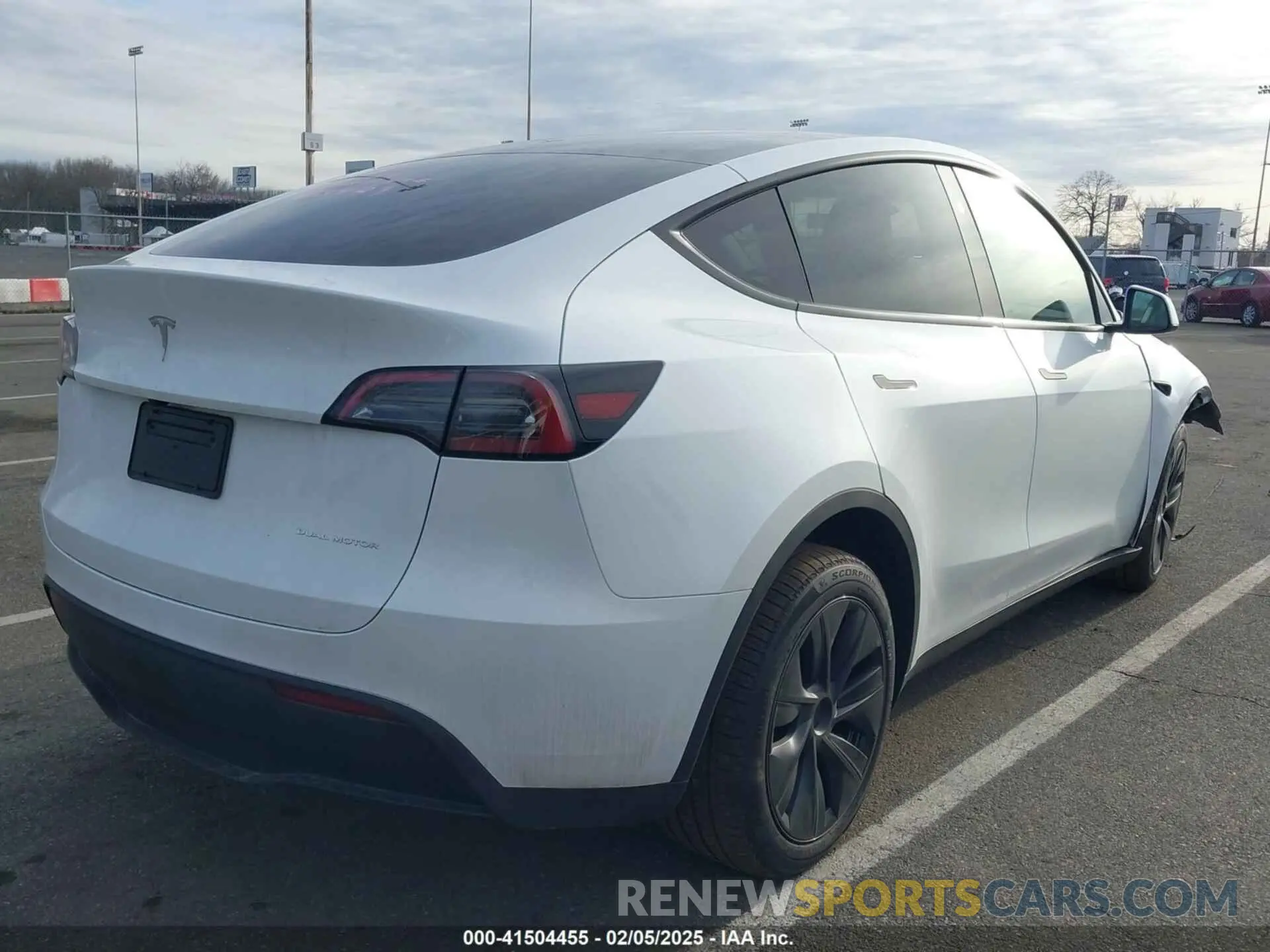 4 Photograph of a damaged car 7SAYGDEE1SA343429 TESLA MODEL Y 2025