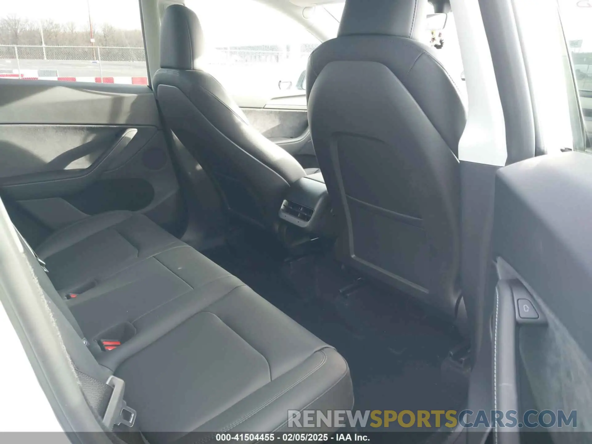 8 Photograph of a damaged car 7SAYGDEE1SA343429 TESLA MODEL Y 2025