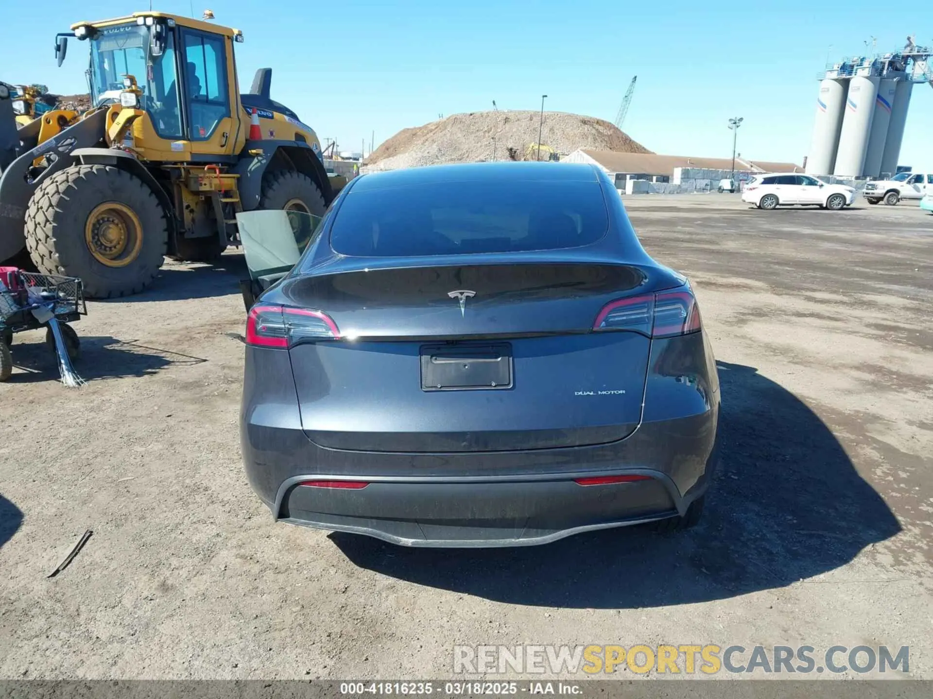 15 Photograph of a damaged car 7SAYGDEE1SA351255 TESLA MODEL Y 2025
