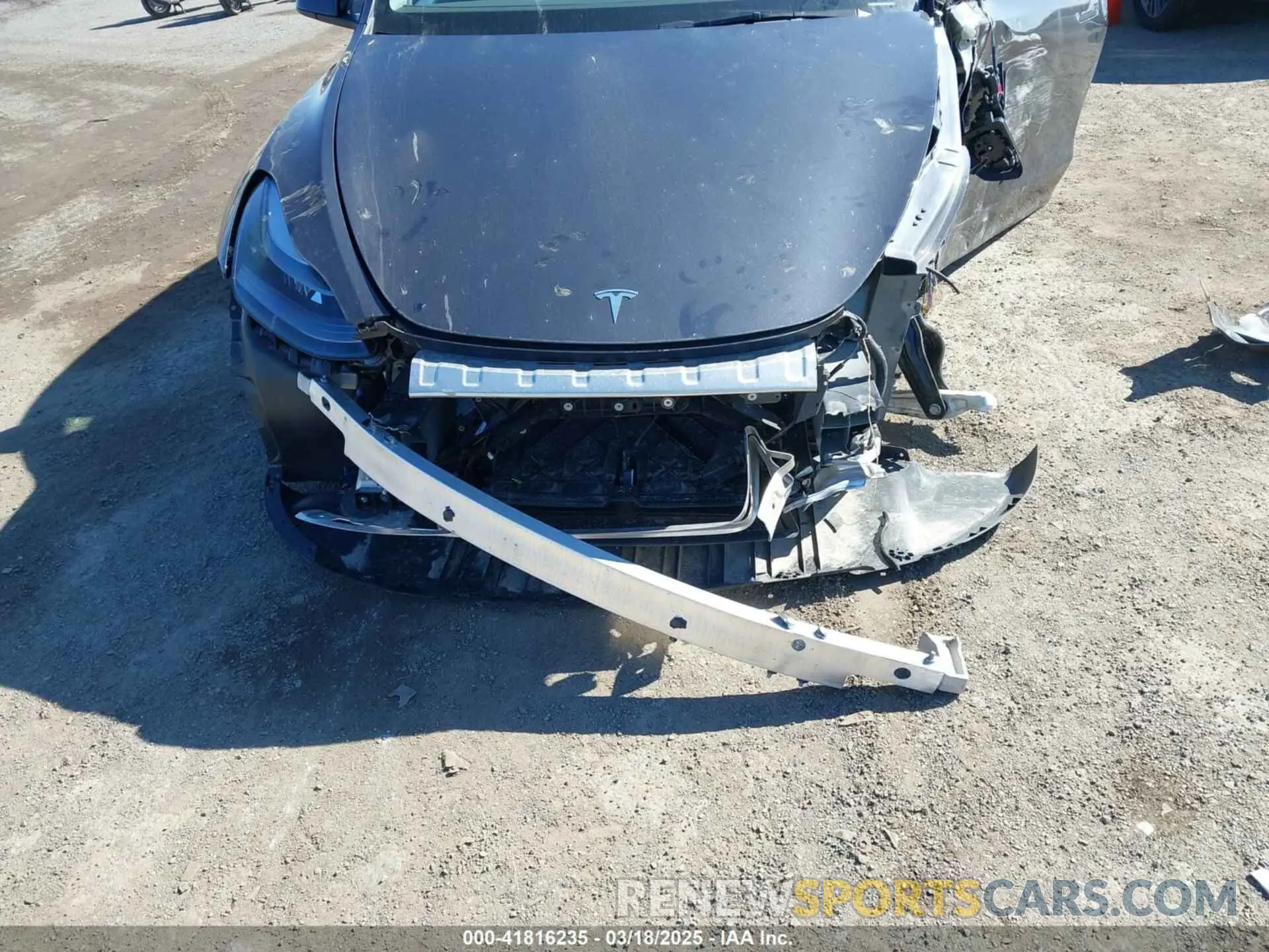 18 Photograph of a damaged car 7SAYGDEE1SA351255 TESLA MODEL Y 2025