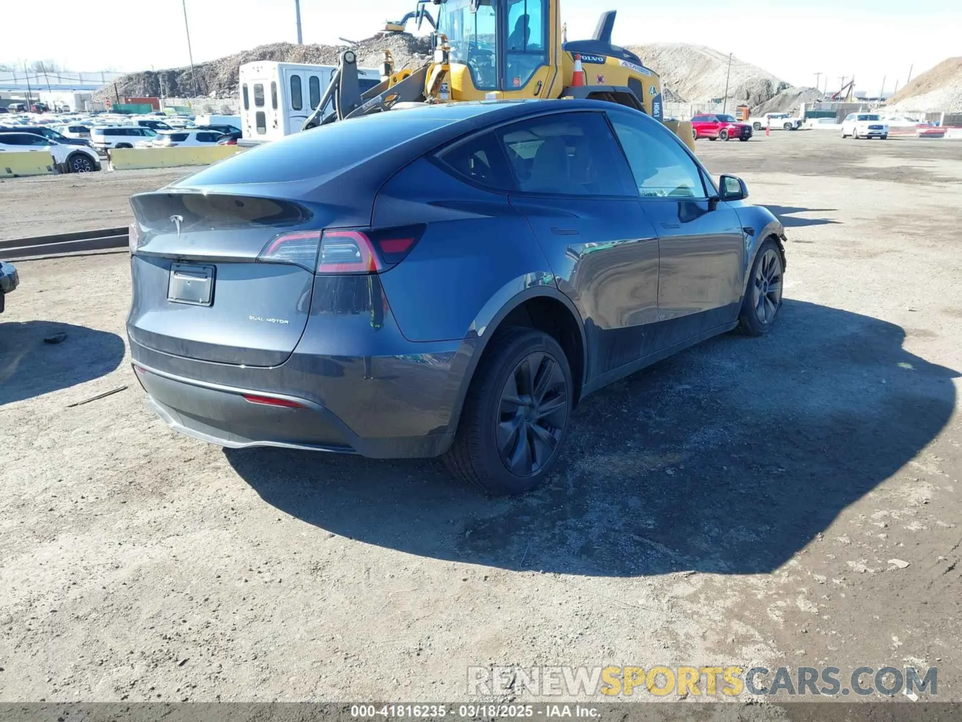 4 Photograph of a damaged car 7SAYGDEE1SA351255 TESLA MODEL Y 2025