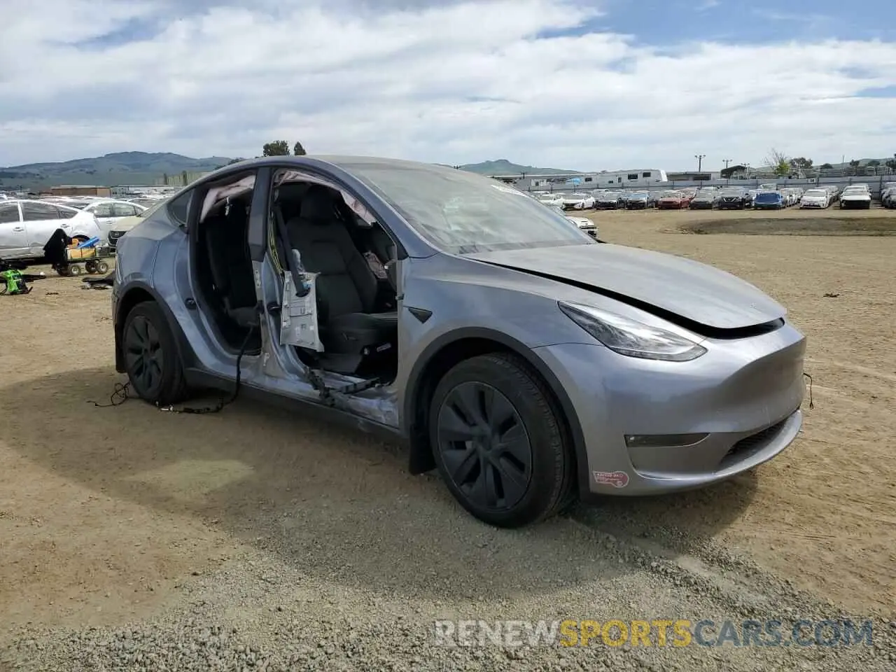 4 Photograph of a damaged car 7SAYGDEE1SF243530 TESLA MODEL Y 2025