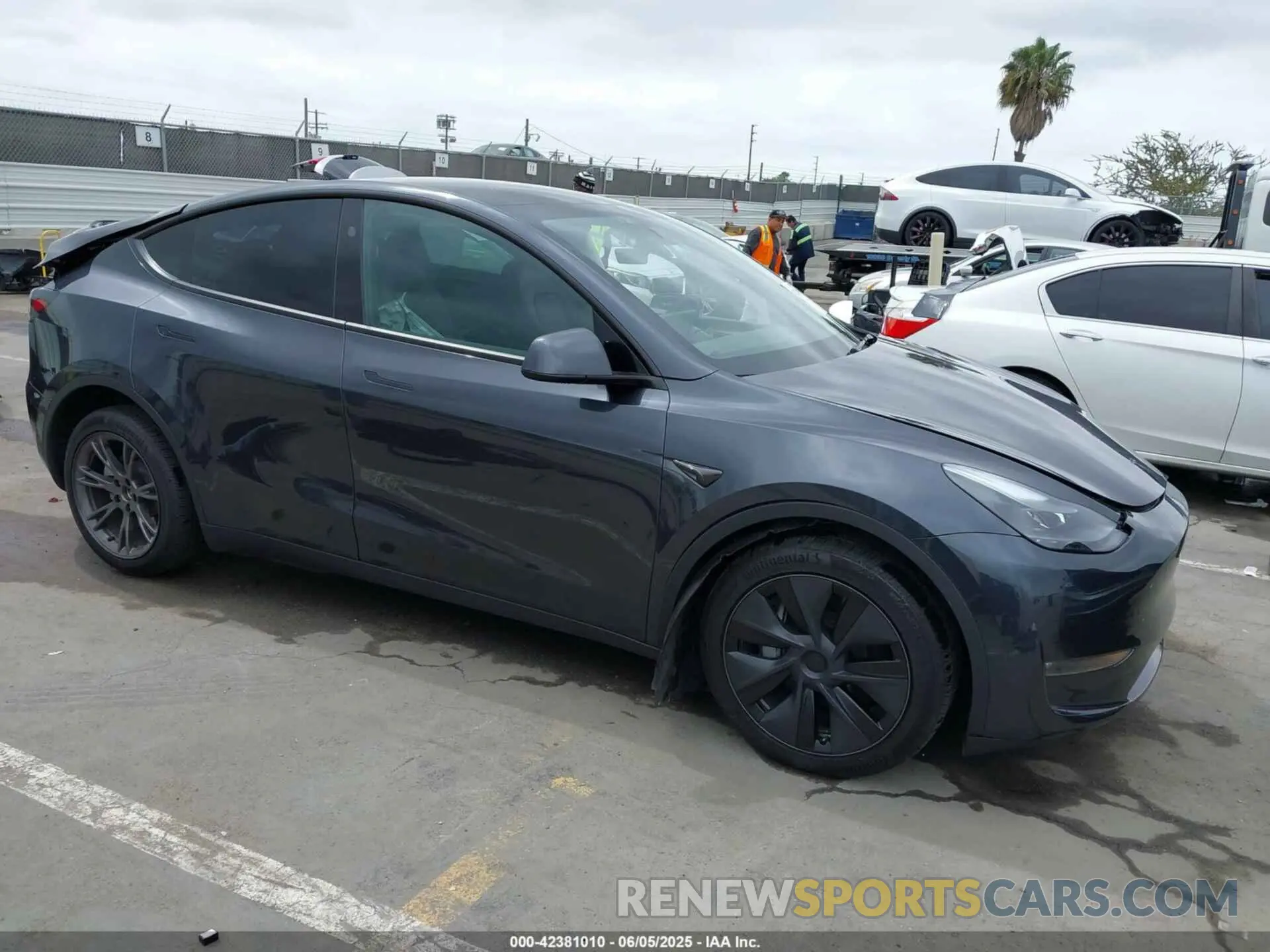 1 Фотография поврежденного автомобиля 7SAYGDEE1SF285163 TESLA MODEL Y 2025