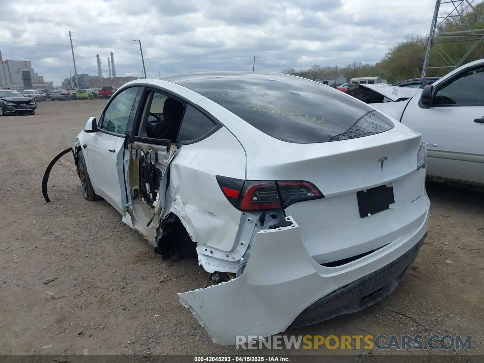 3 Photograph of a damaged car 7SAYGDEE1SF296292 TESLA MODEL Y 2025