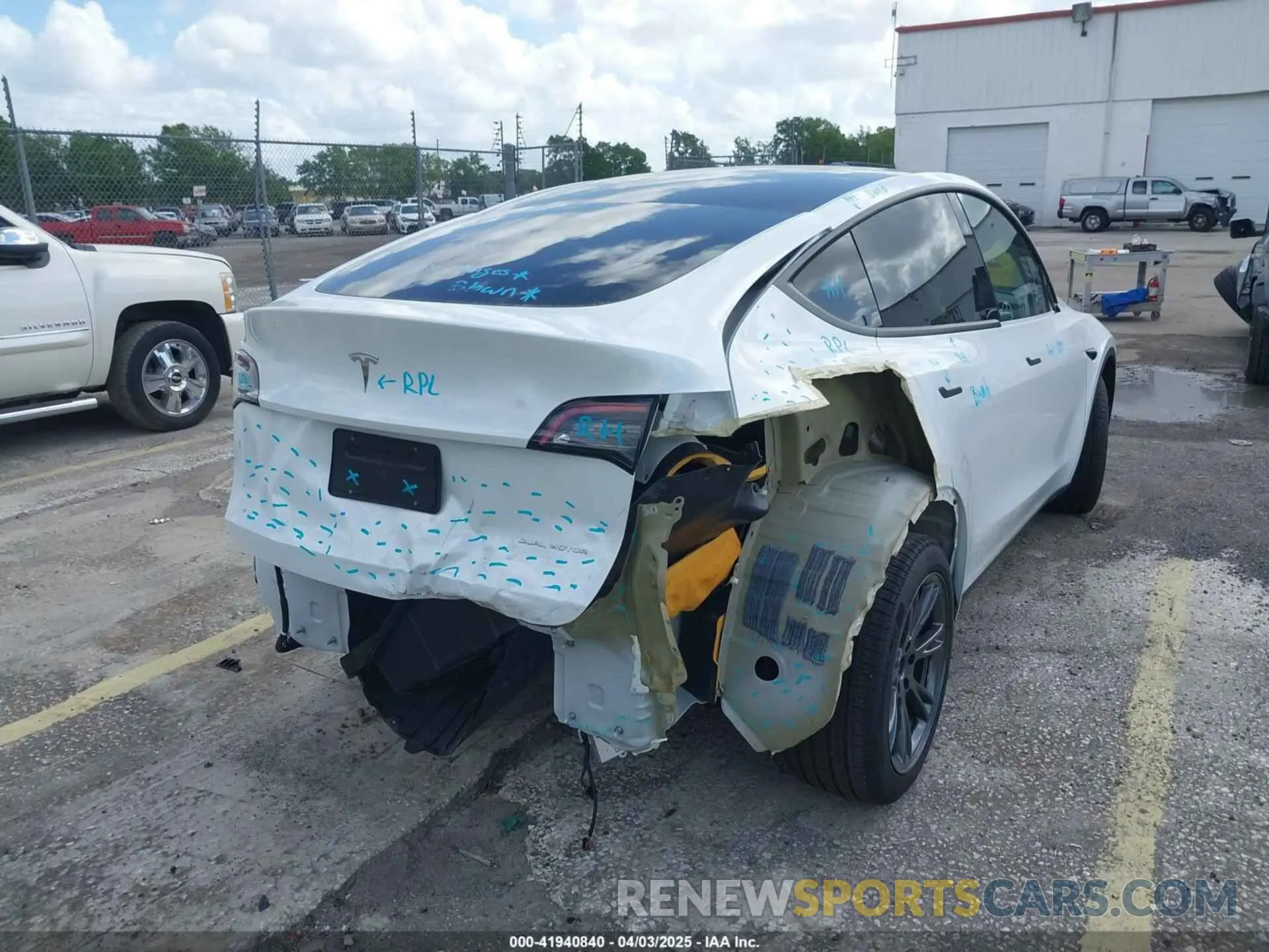 6 Photograph of a damaged car 7SAYGDEE2SA337378 TESLA MODEL Y 2025