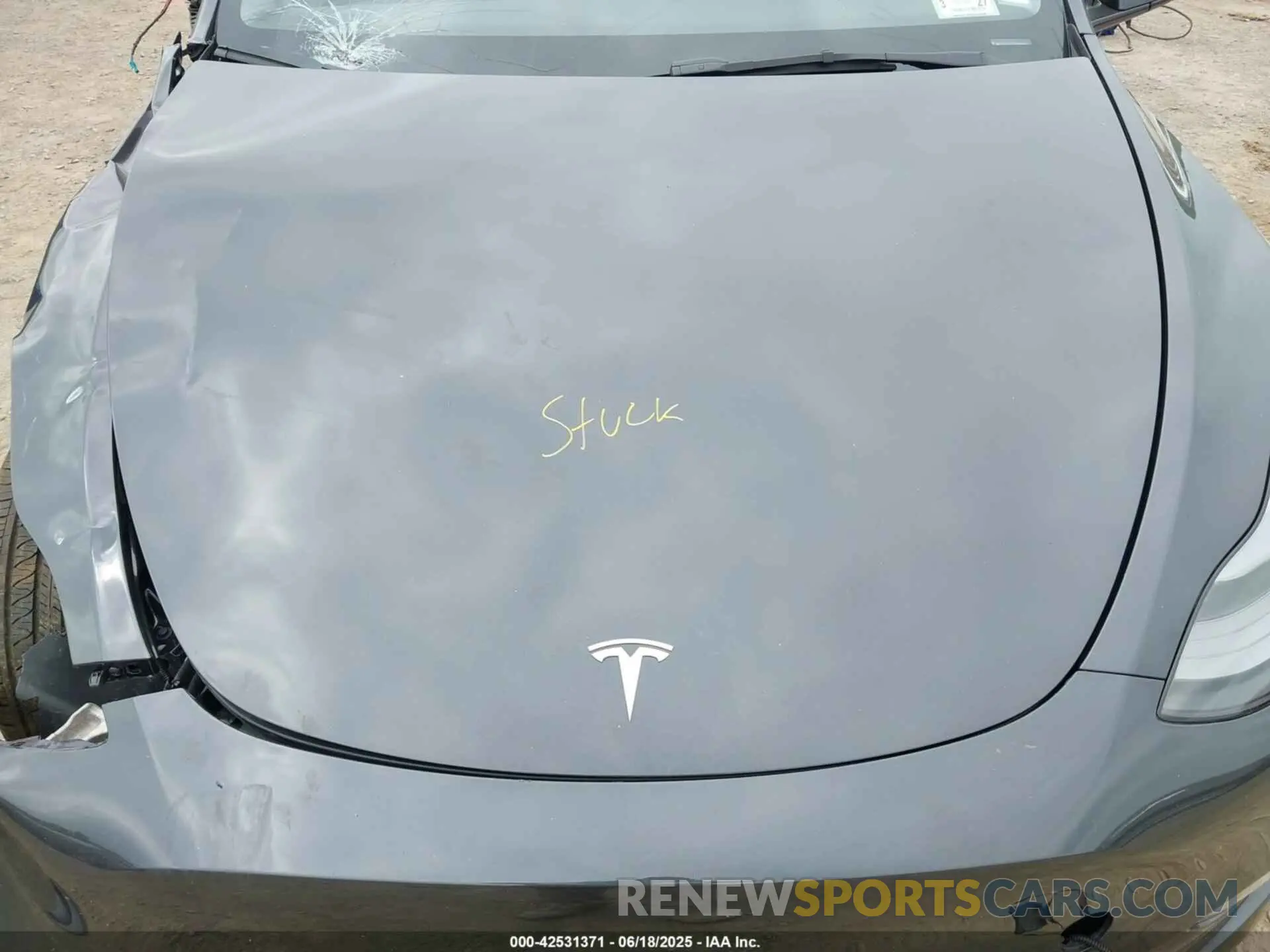 10 Photograph of a damaged car 7SAYGDEE2SF305808 TESLA MODEL Y 2025