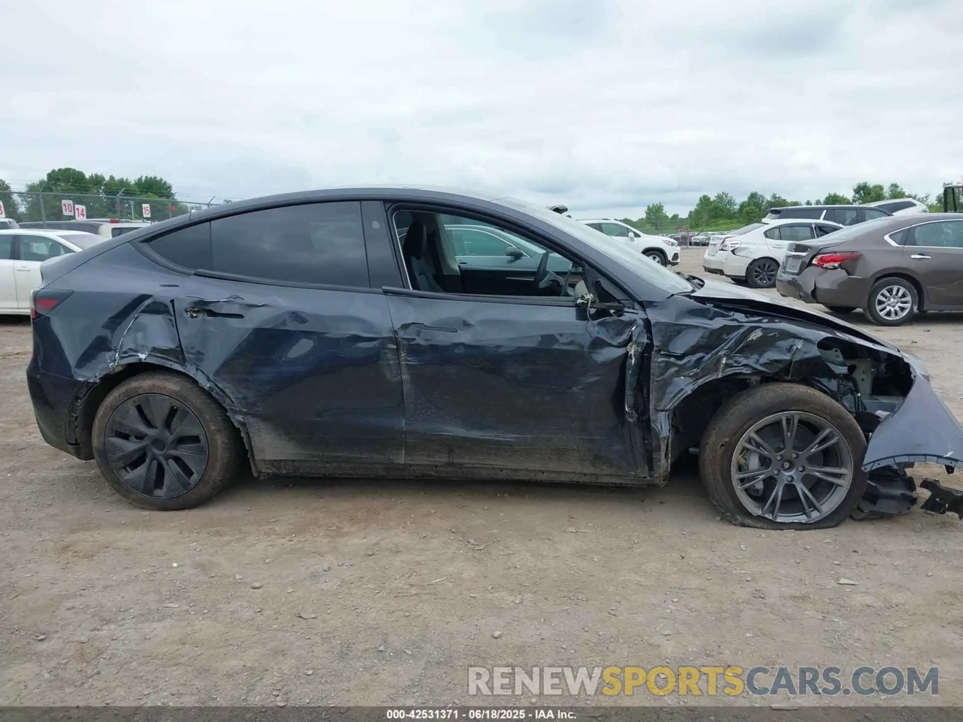 13 Photograph of a damaged car 7SAYGDEE2SF305808 TESLA MODEL Y 2025