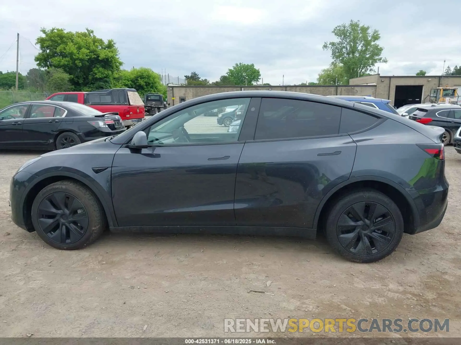 14 Photograph of a damaged car 7SAYGDEE2SF305808 TESLA MODEL Y 2025