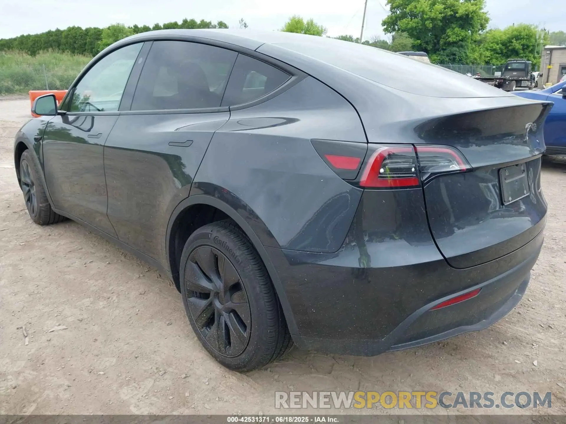 3 Photograph of a damaged car 7SAYGDEE2SF305808 TESLA MODEL Y 2025