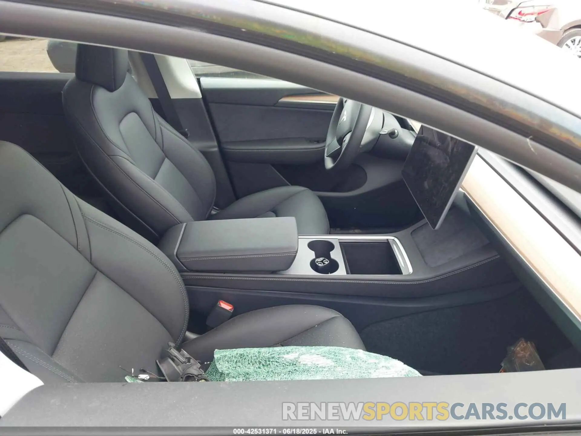 5 Photograph of a damaged car 7SAYGDEE2SF305808 TESLA MODEL Y 2025