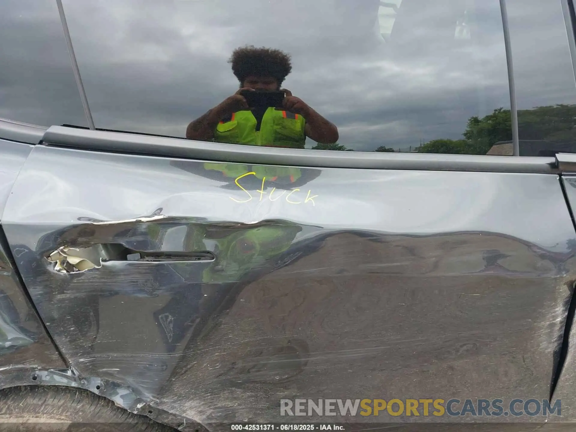 8 Photograph of a damaged car 7SAYGDEE2SF305808 TESLA MODEL Y 2025