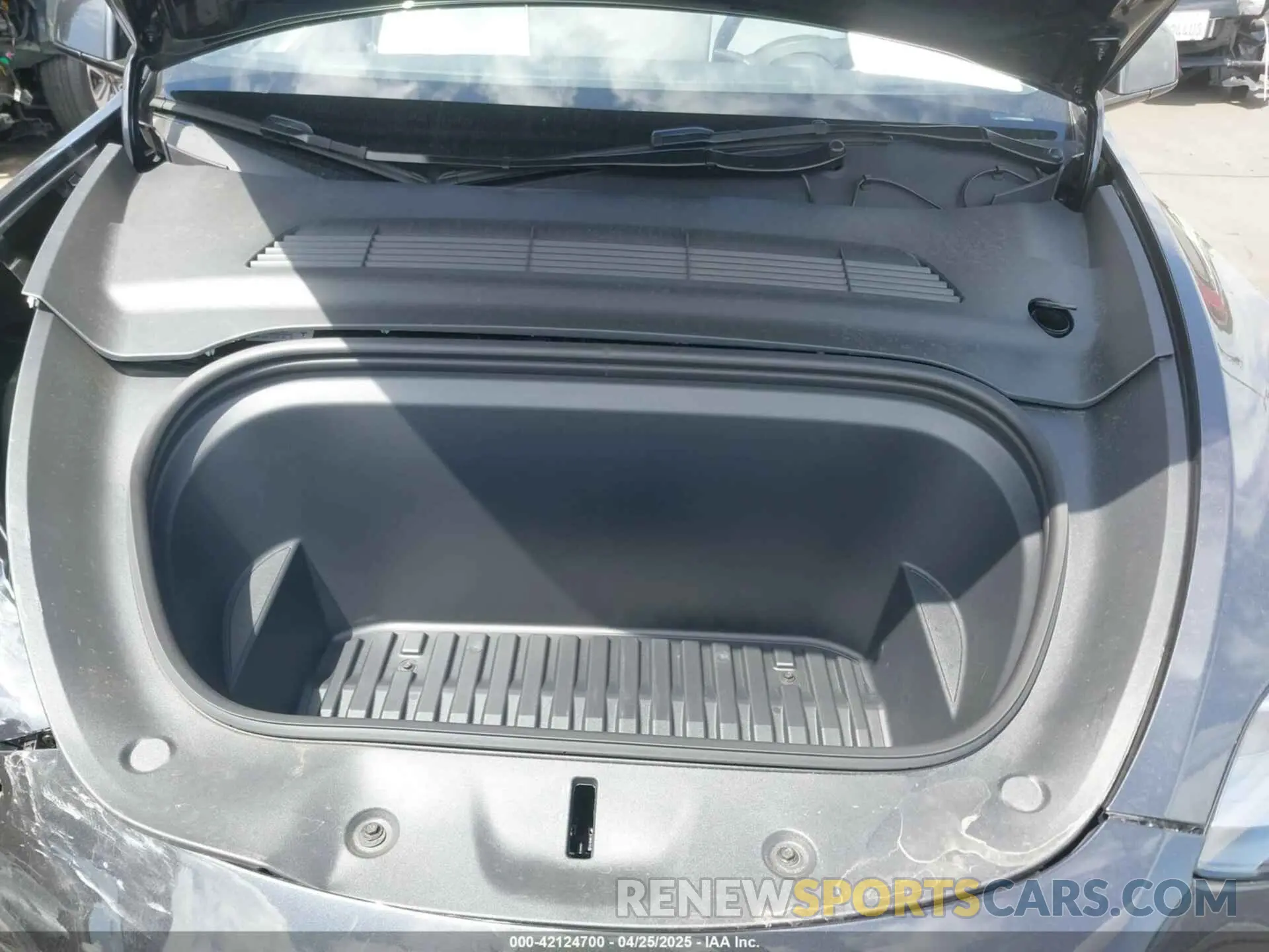 10 Photograph of a damaged car 7SAYGDEE3SF241486 TESLA MODEL Y 2025