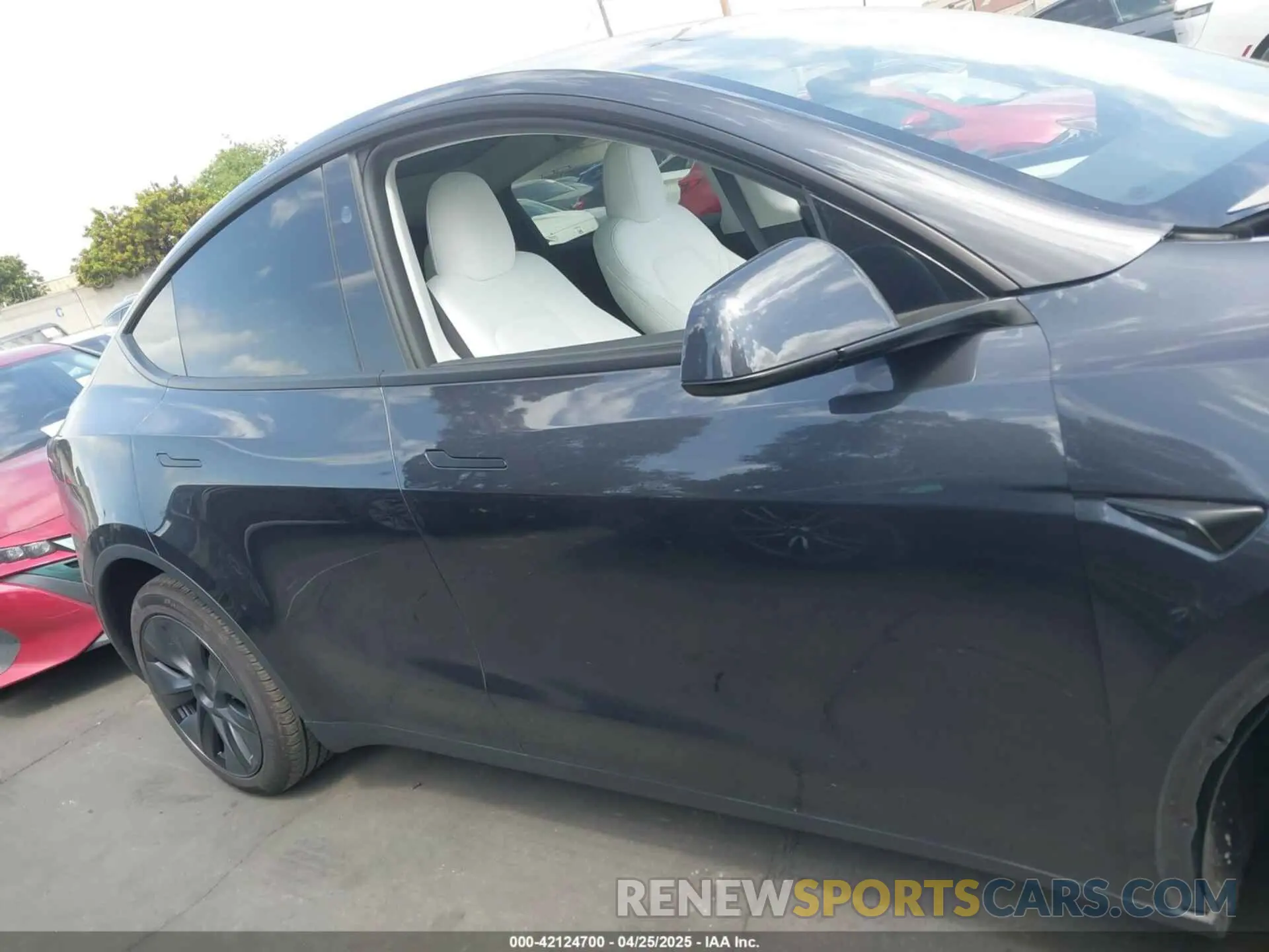 13 Photograph of a damaged car 7SAYGDEE3SF241486 TESLA MODEL Y 2025
