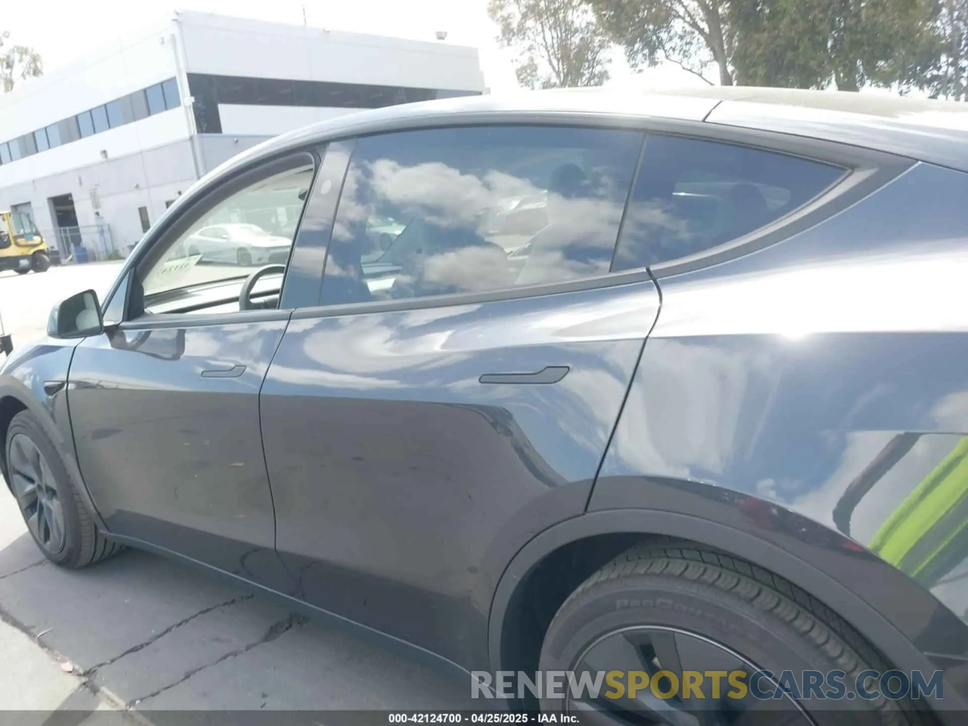 14 Photograph of a damaged car 7SAYGDEE3SF241486 TESLA MODEL Y 2025