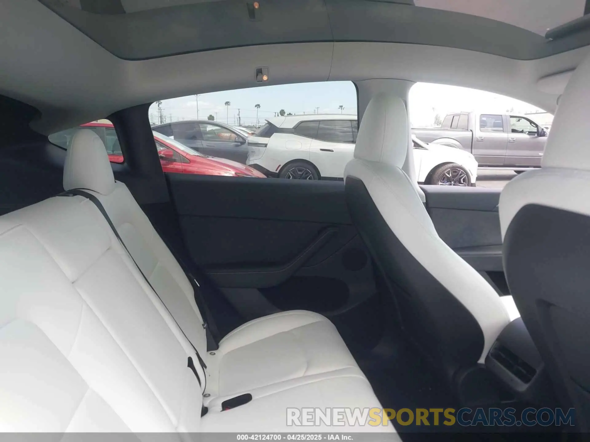 8 Photograph of a damaged car 7SAYGDEE3SF241486 TESLA MODEL Y 2025