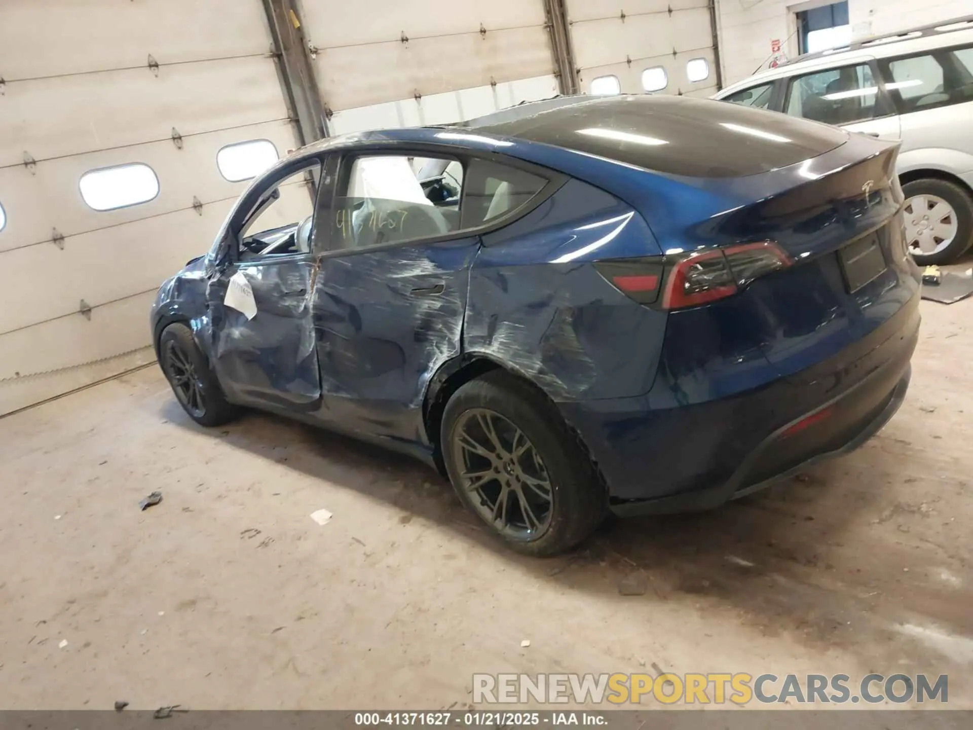 3 Photograph of a damaged car 7SAYGDEE4SF216077 TESLA MODEL Y 2025