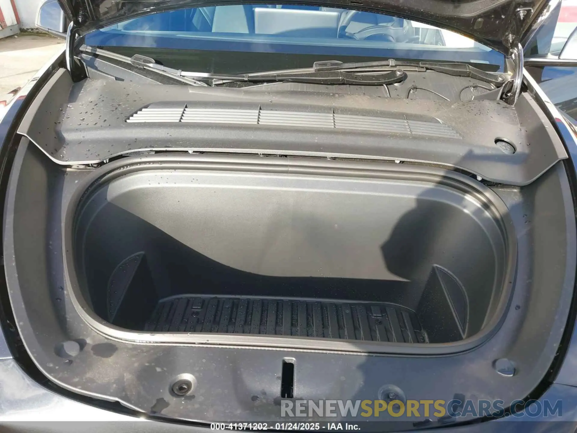 10 Photograph of a damaged car 7SAYGDEE4SF216533 TESLA MODEL Y 2025