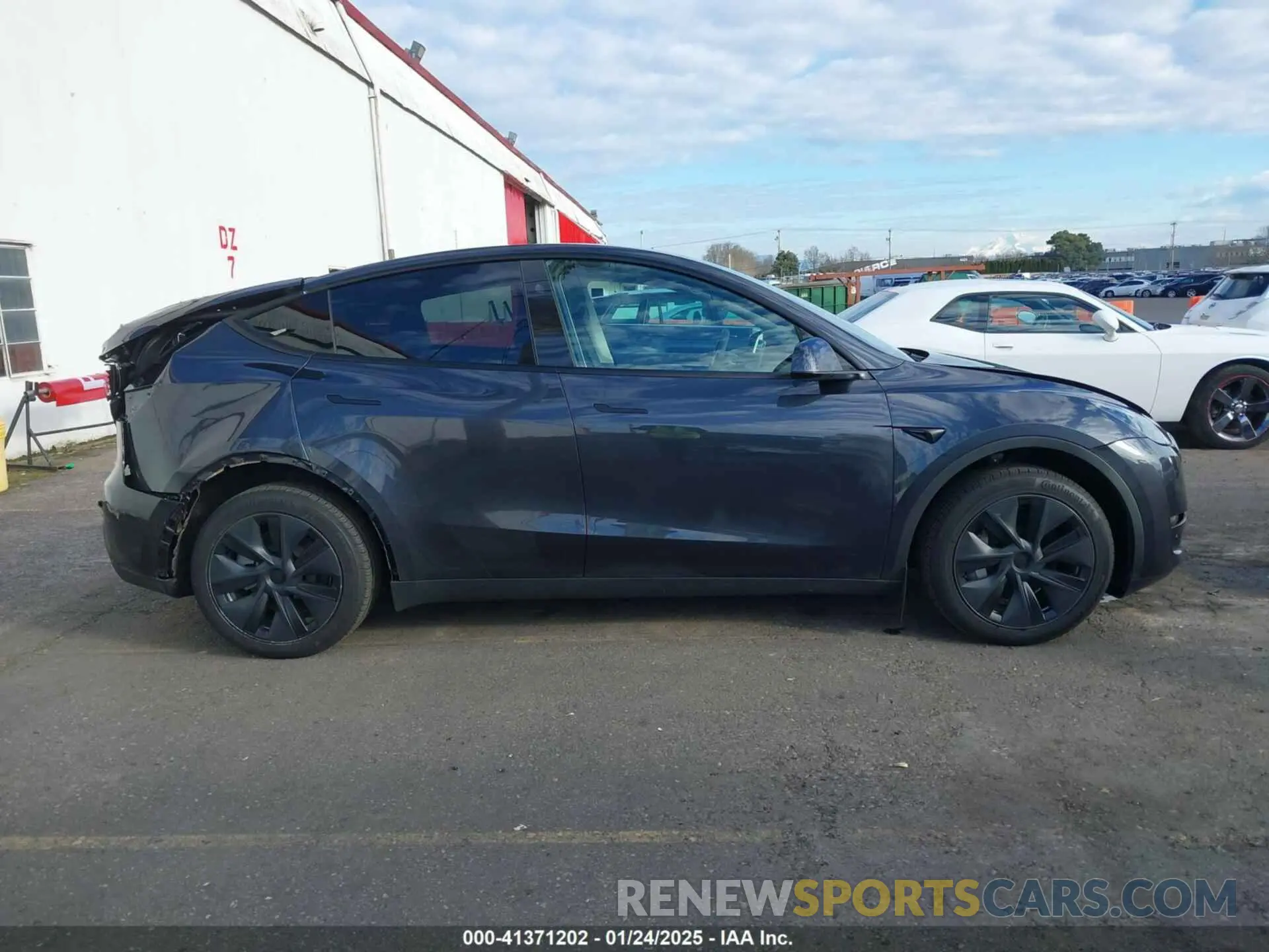 13 Photograph of a damaged car 7SAYGDEE4SF216533 TESLA MODEL Y 2025