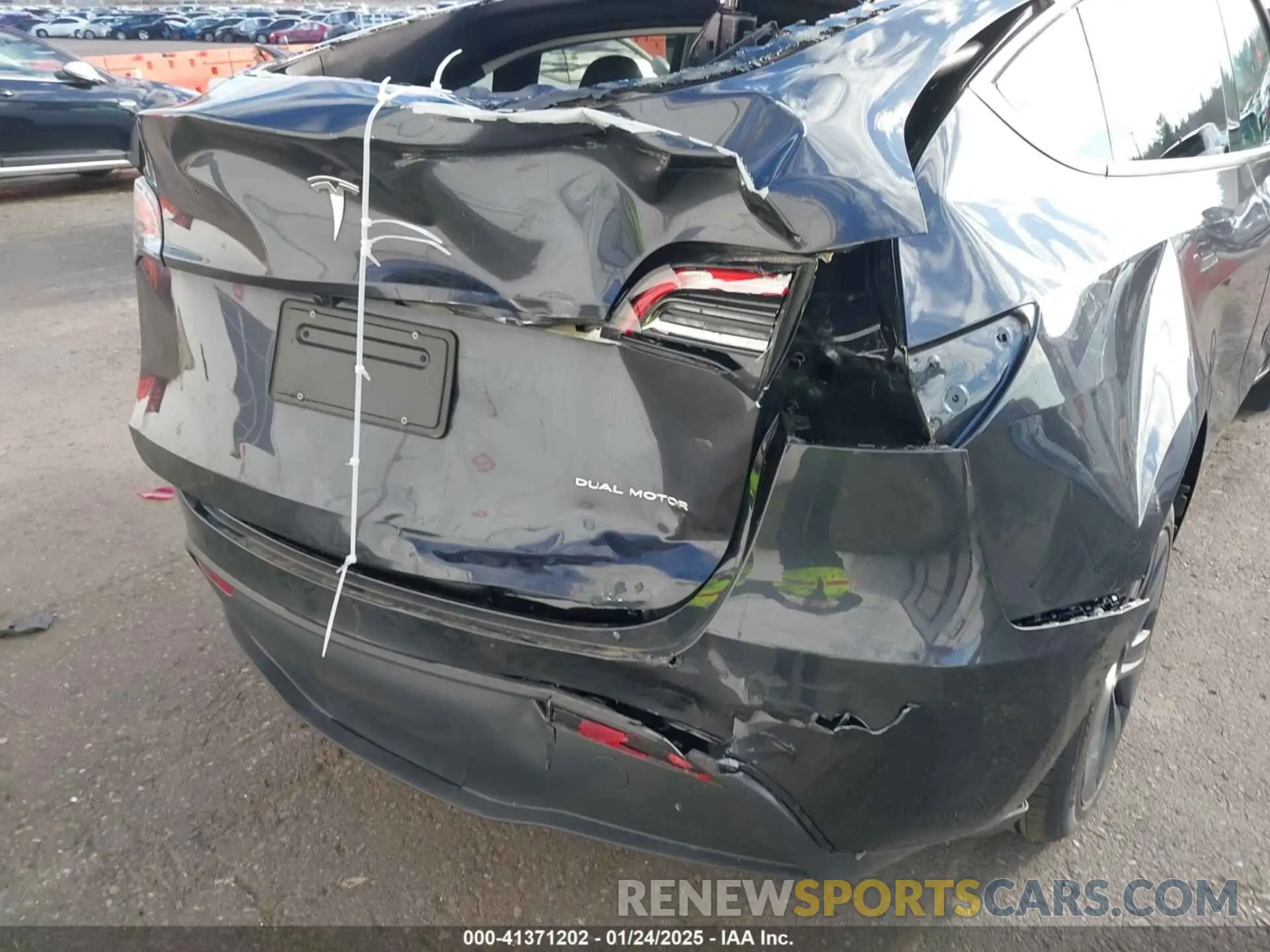 6 Photograph of a damaged car 7SAYGDEE4SF216533 TESLA MODEL Y 2025