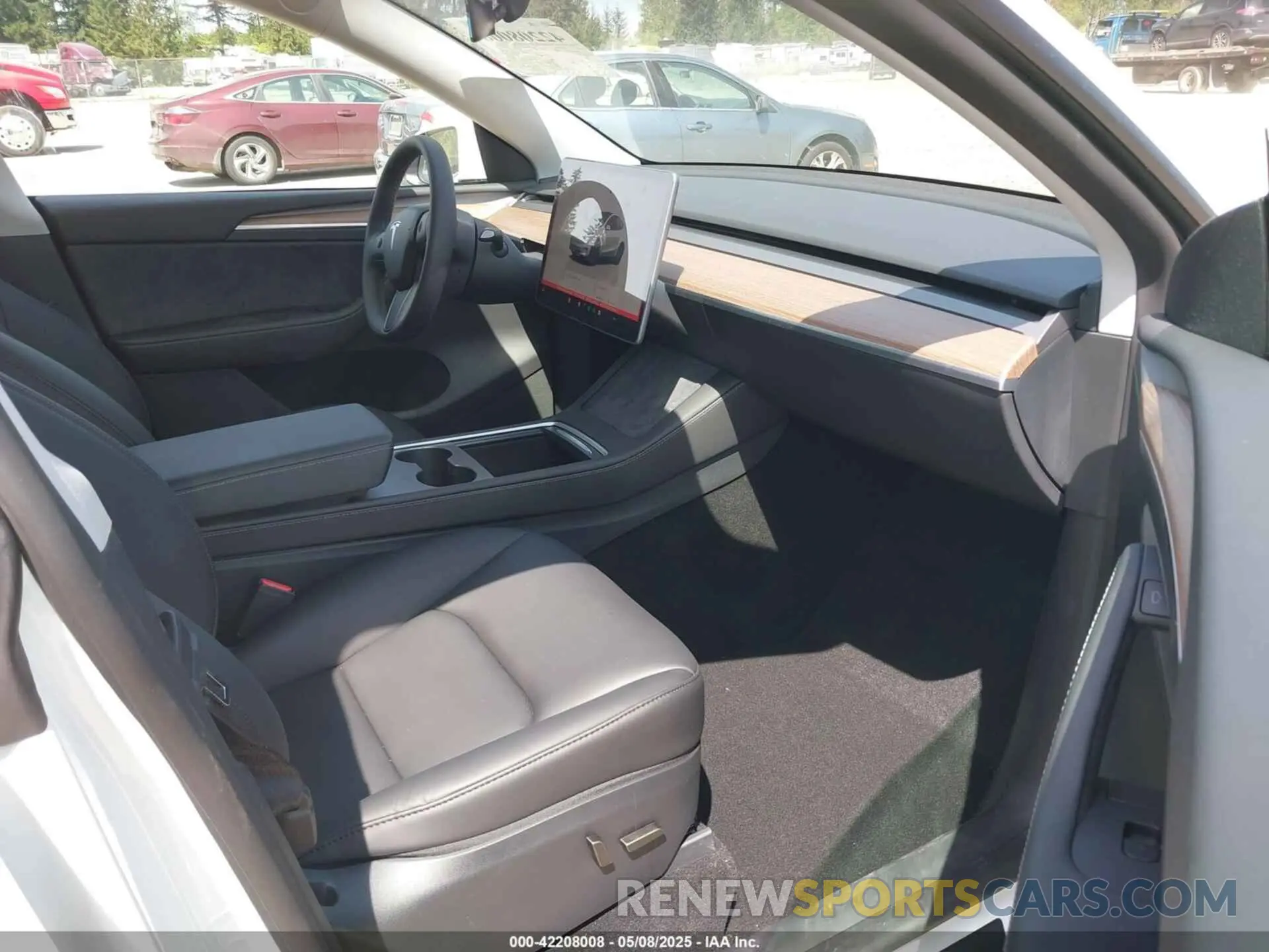 5 Photograph of a damaged car 7SAYGDEE4SF261567 TESLA MODEL Y 2025