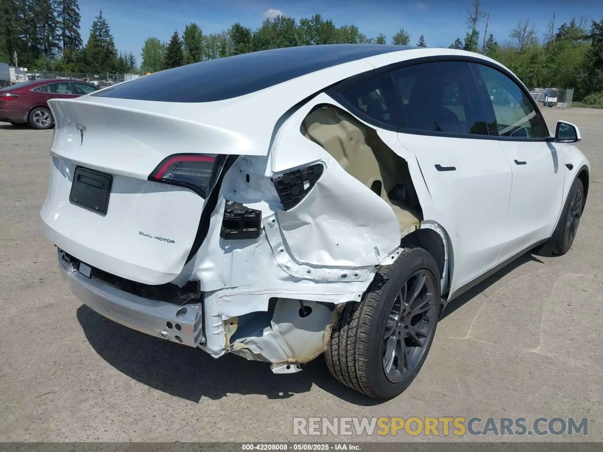 6 Photograph of a damaged car 7SAYGDEE4SF261567 TESLA MODEL Y 2025