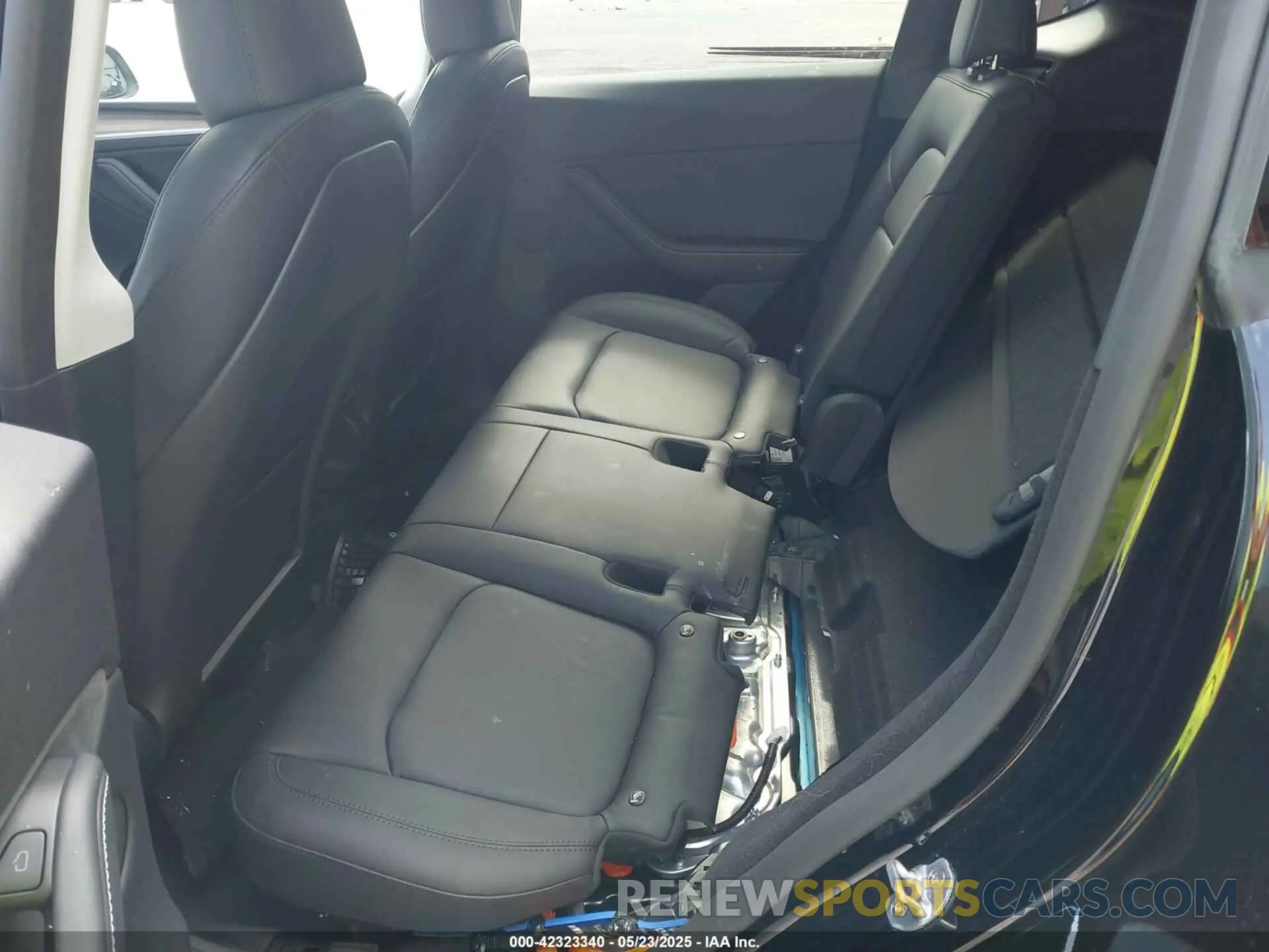 8 Photograph of a damaged car 7SAYGDEE5SA339710 TESLA MODEL Y 2025