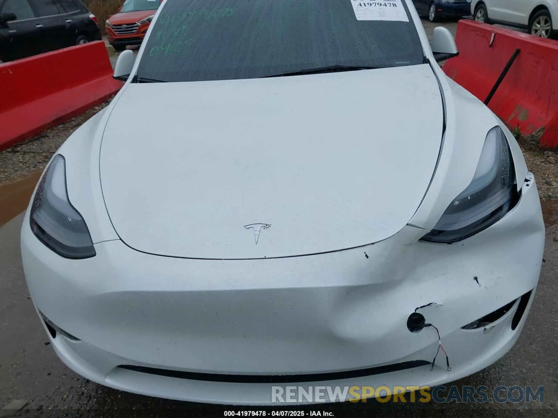 10 Фотография поврежденного автомобиля 7SAYGDEE5SA355888 TESLA MODEL Y 2025