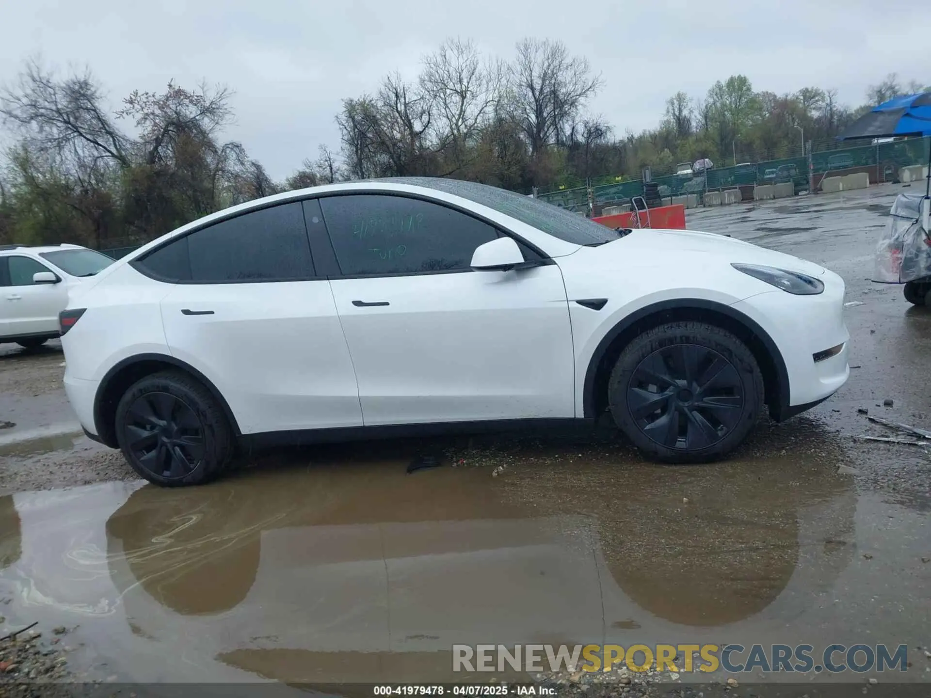 13 Фотография поврежденного автомобиля 7SAYGDEE5SA355888 TESLA MODEL Y 2025