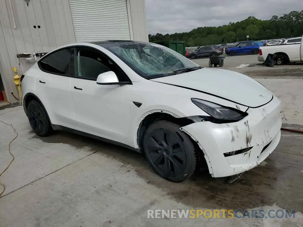 4 Photograph of a damaged car 7SAYGDEE6SA340655 TESLA MODEL Y 2025