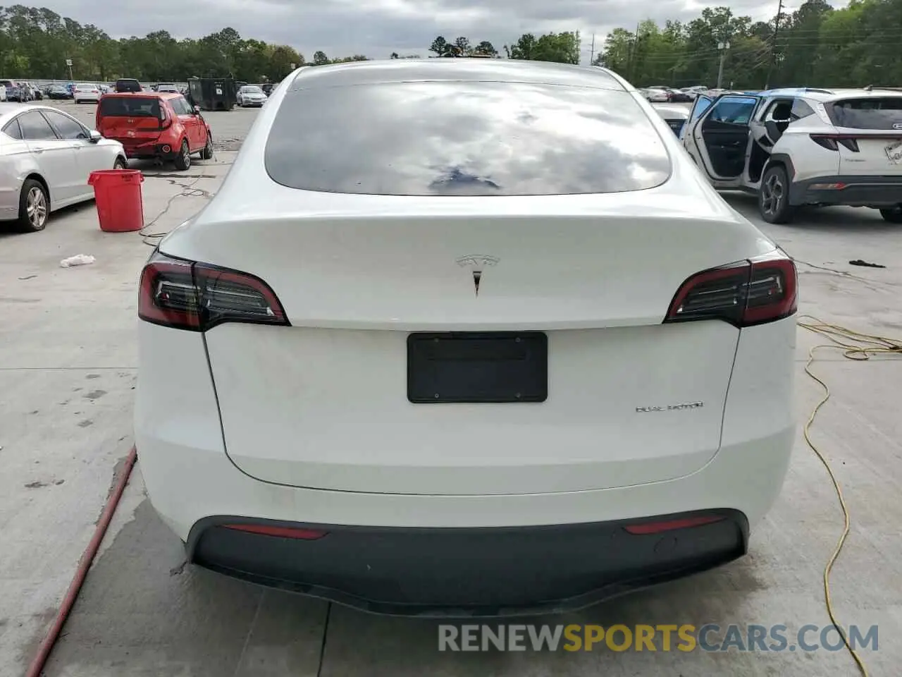 6 Photograph of a damaged car 7SAYGDEE6SA340655 TESLA MODEL Y 2025