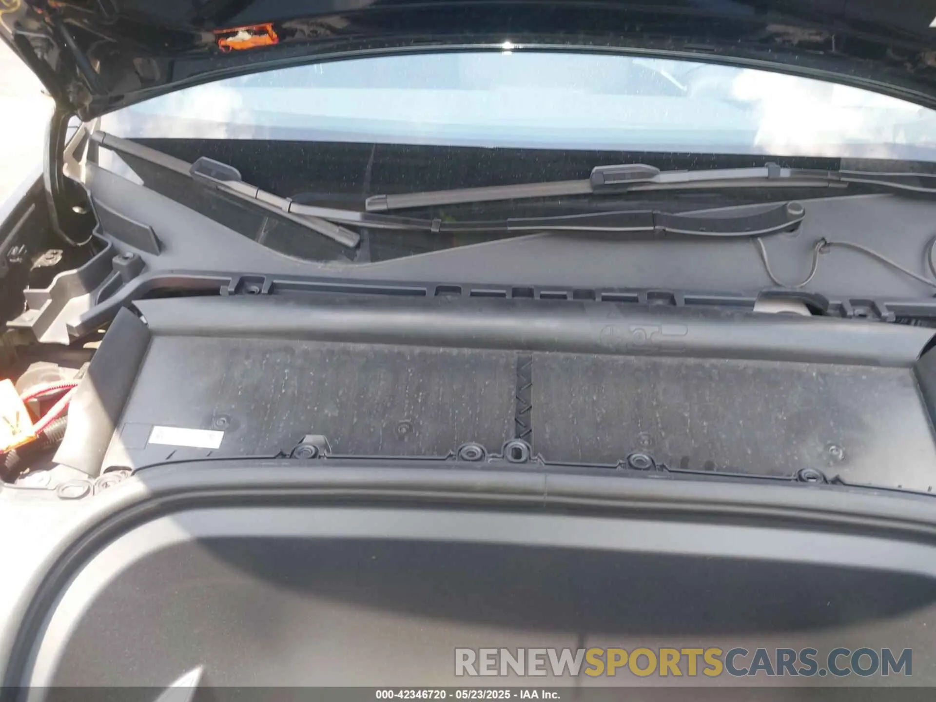10 Photograph of a damaged car 7SAYGDEE6SA350229 TESLA MODEL Y 2025