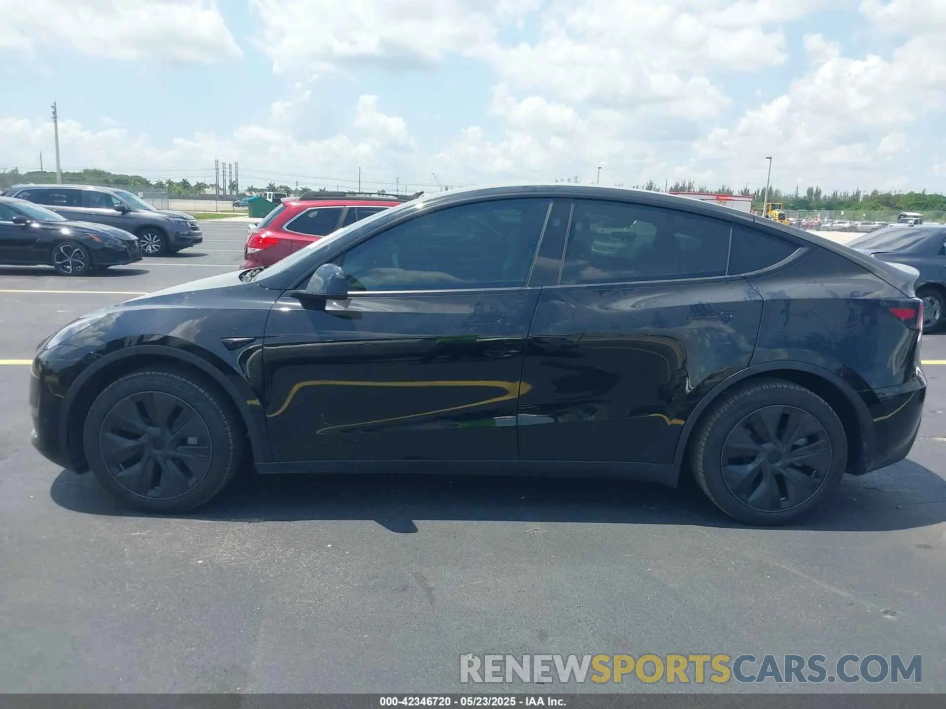 14 Photograph of a damaged car 7SAYGDEE6SA350229 TESLA MODEL Y 2025