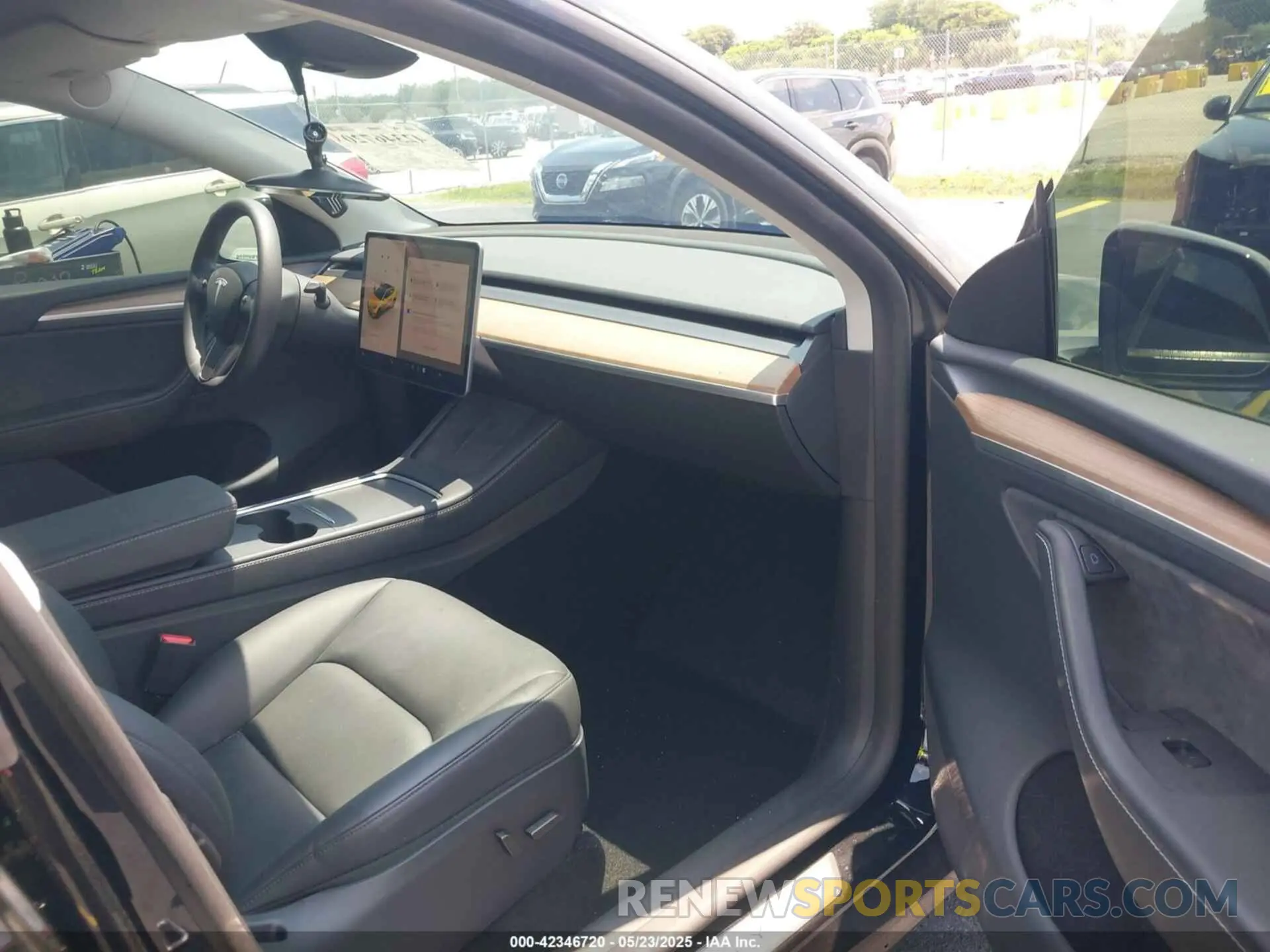 5 Photograph of a damaged car 7SAYGDEE6SA350229 TESLA MODEL Y 2025