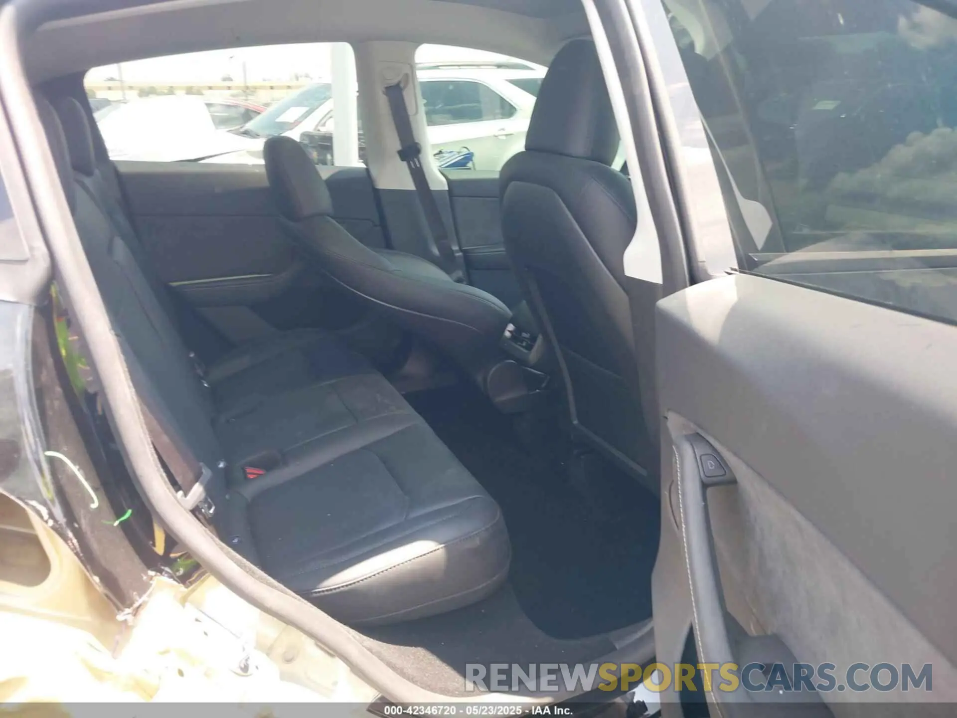 8 Photograph of a damaged car 7SAYGDEE6SA350229 TESLA MODEL Y 2025