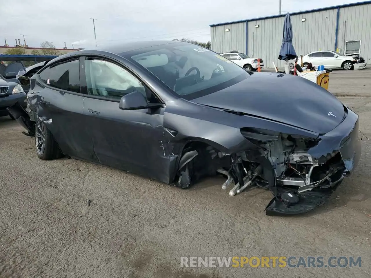4 Photograph of a damaged car 7SAYGDEE7SF243340 TESLA MODEL Y 2025