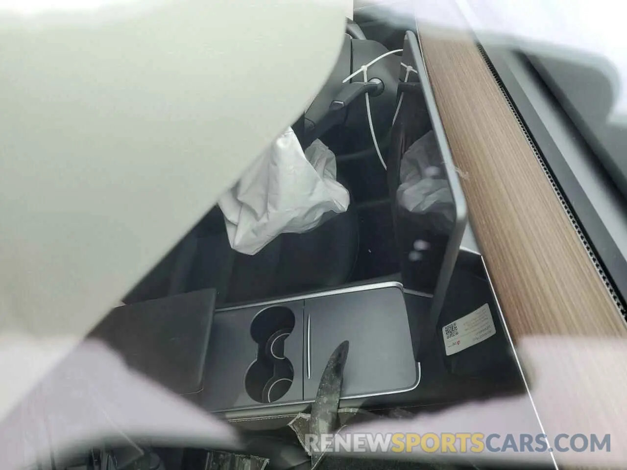 9 Photograph of a damaged car 7SAYGDEE7SF243340 TESLA MODEL Y 2025