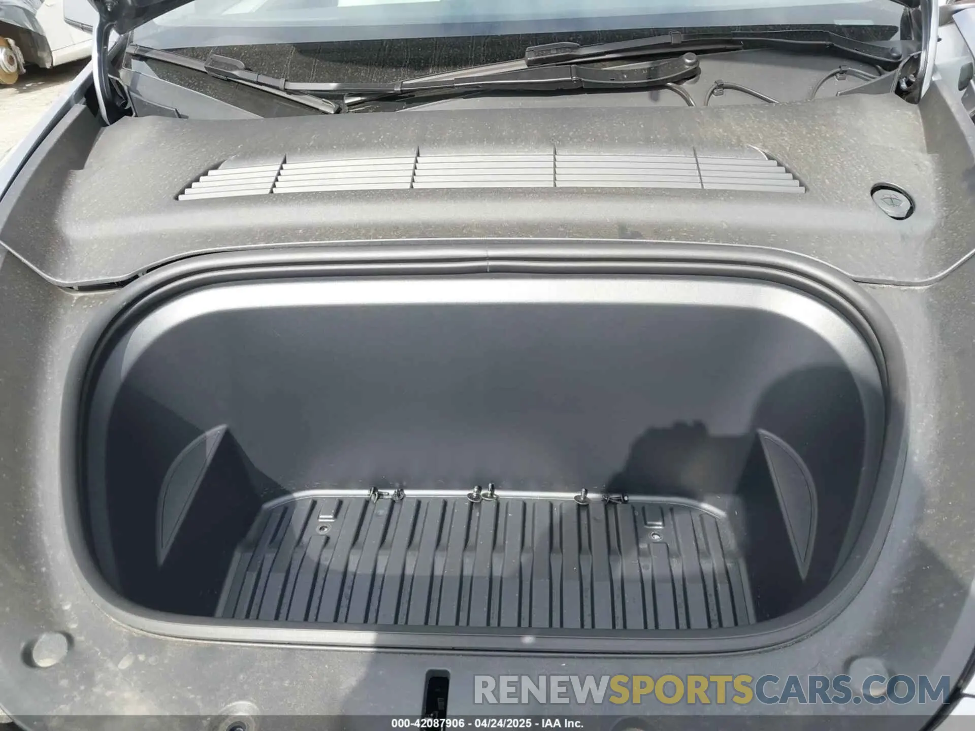 10 Photograph of a damaged car 7SAYGDEE7SF247212 TESLA MODEL Y 2025