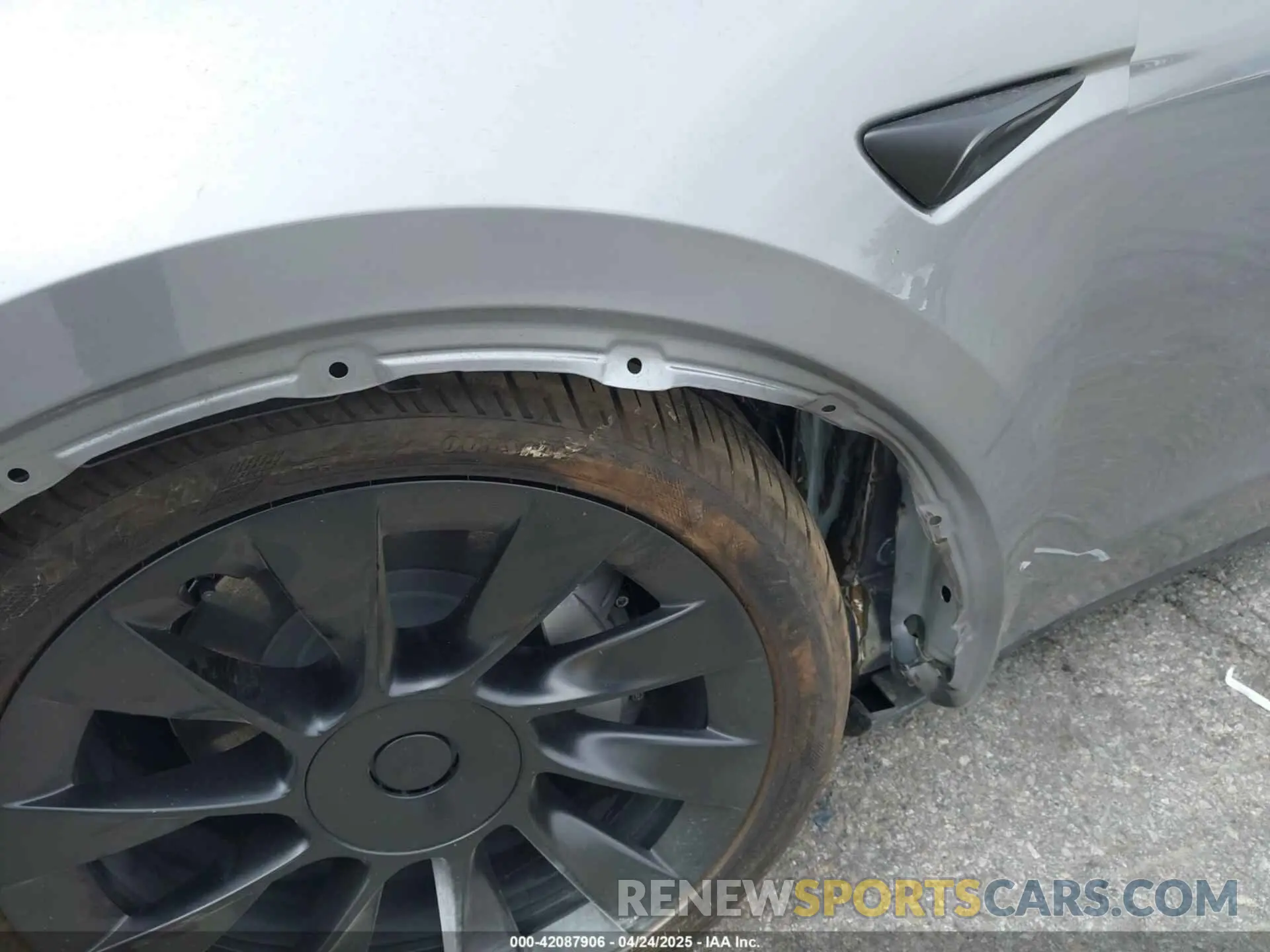 20 Photograph of a damaged car 7SAYGDEE7SF247212 TESLA MODEL Y 2025